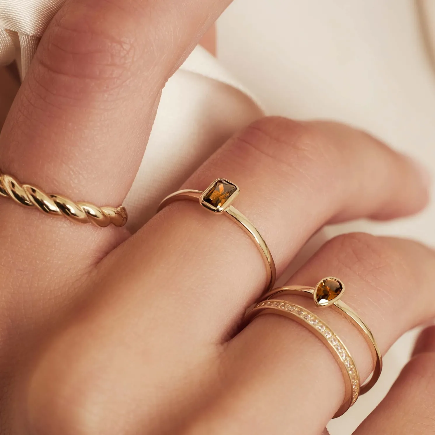 Baguette Brune 14 karaat gouden ring met bruine zirkonia steen