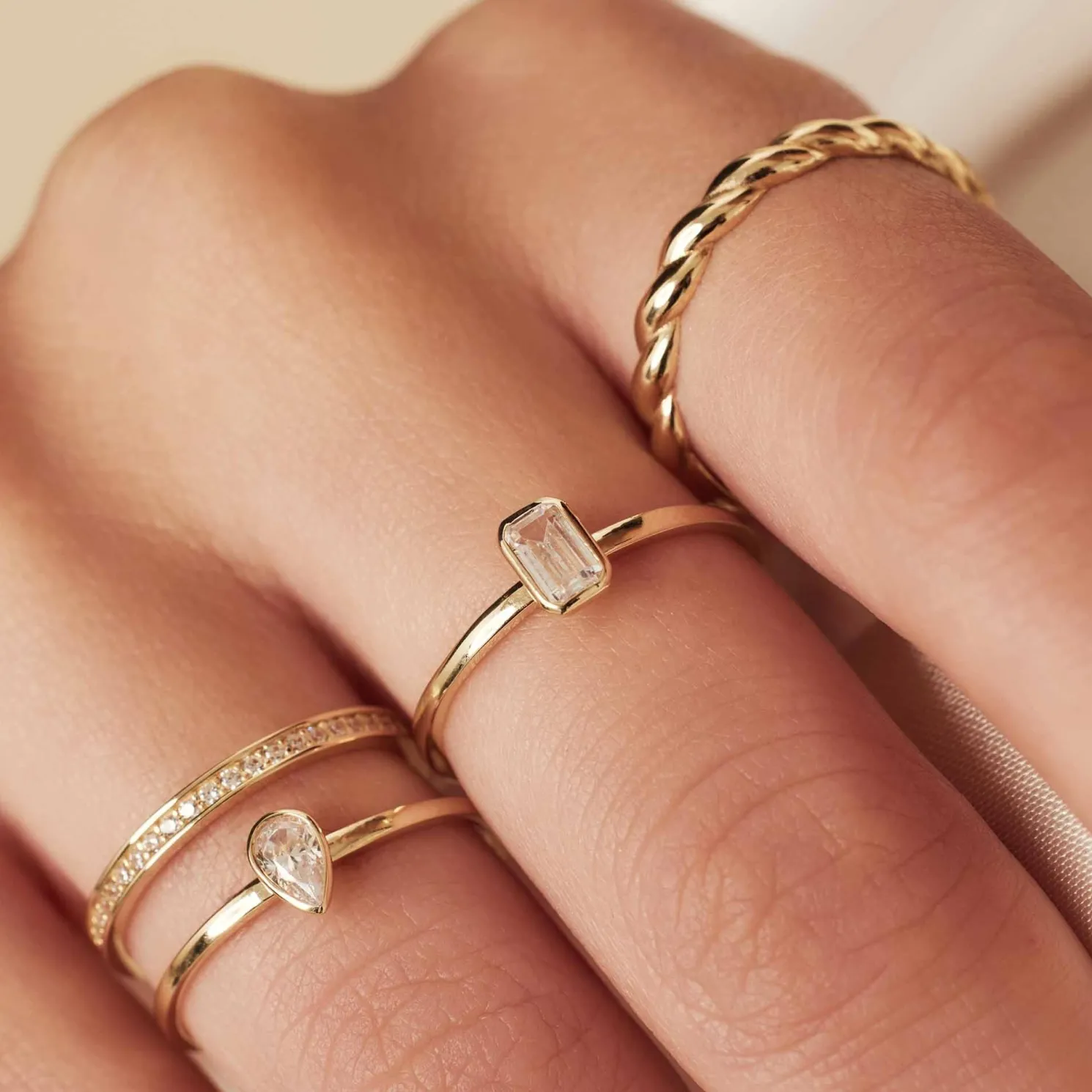 Baguette Genevieve 14 karaat gouden ring met witte zirkonia steen