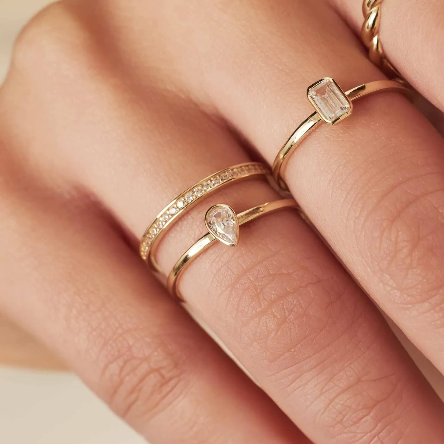 Baguette Genevieve 14 karaat gouden ring met witte zirkonia steen