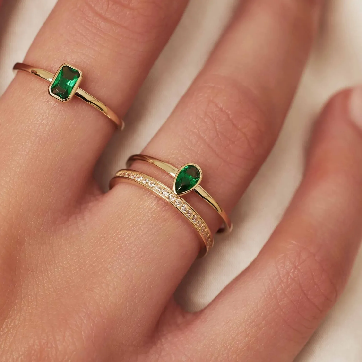 Baguette Olivia 14 karaat gouden ring met groene zirkonia steen