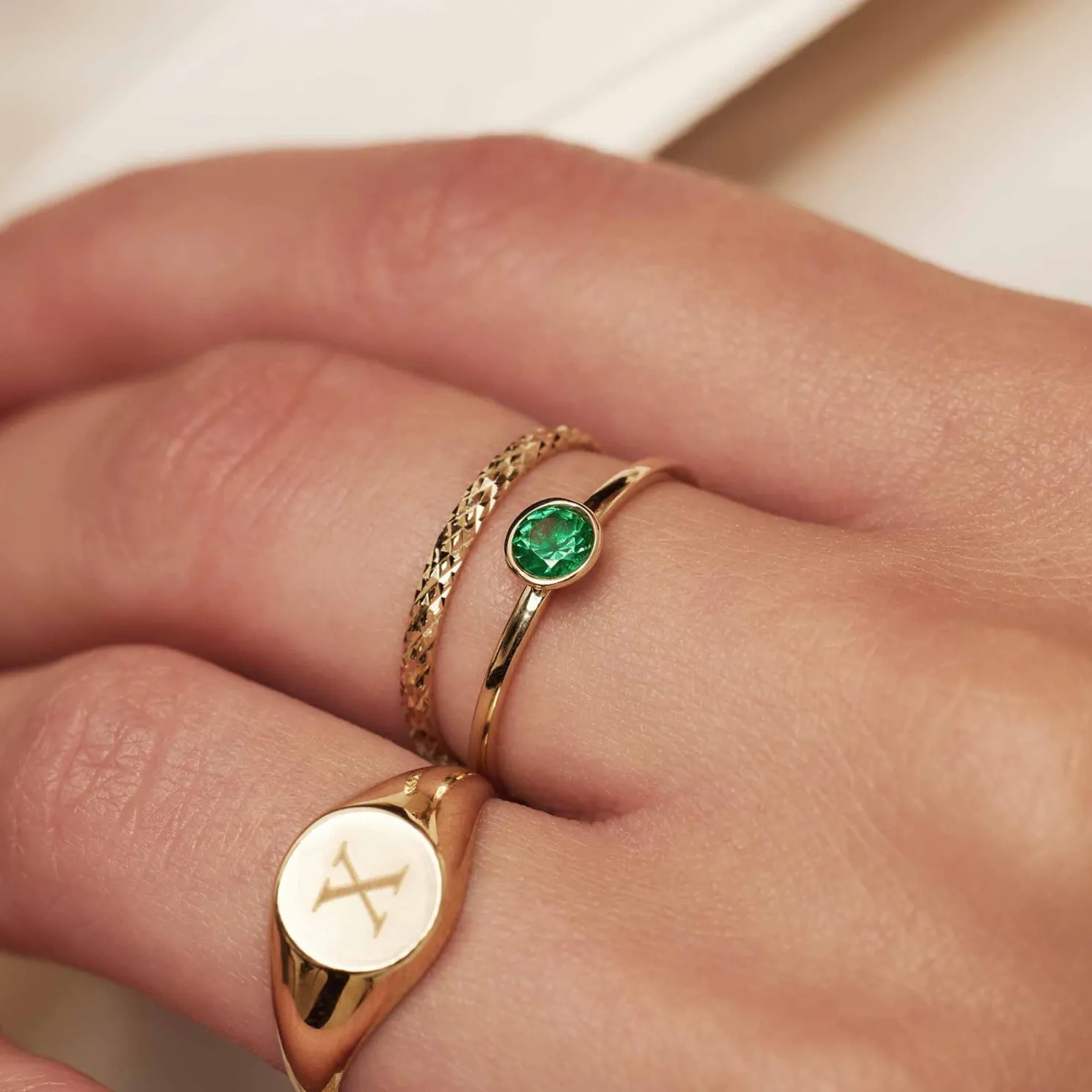 Baguette Olivia 14 karaat gouden ring met groene zirkonia steen