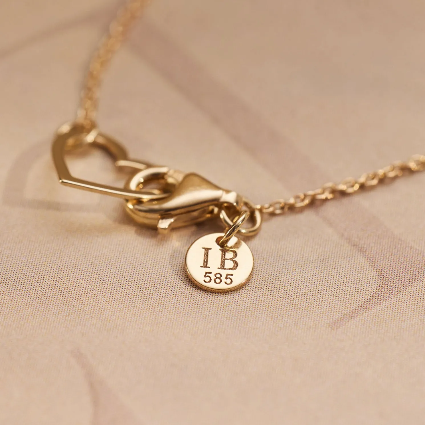 Belleville Amore 14 karaat gouden armband met hartje