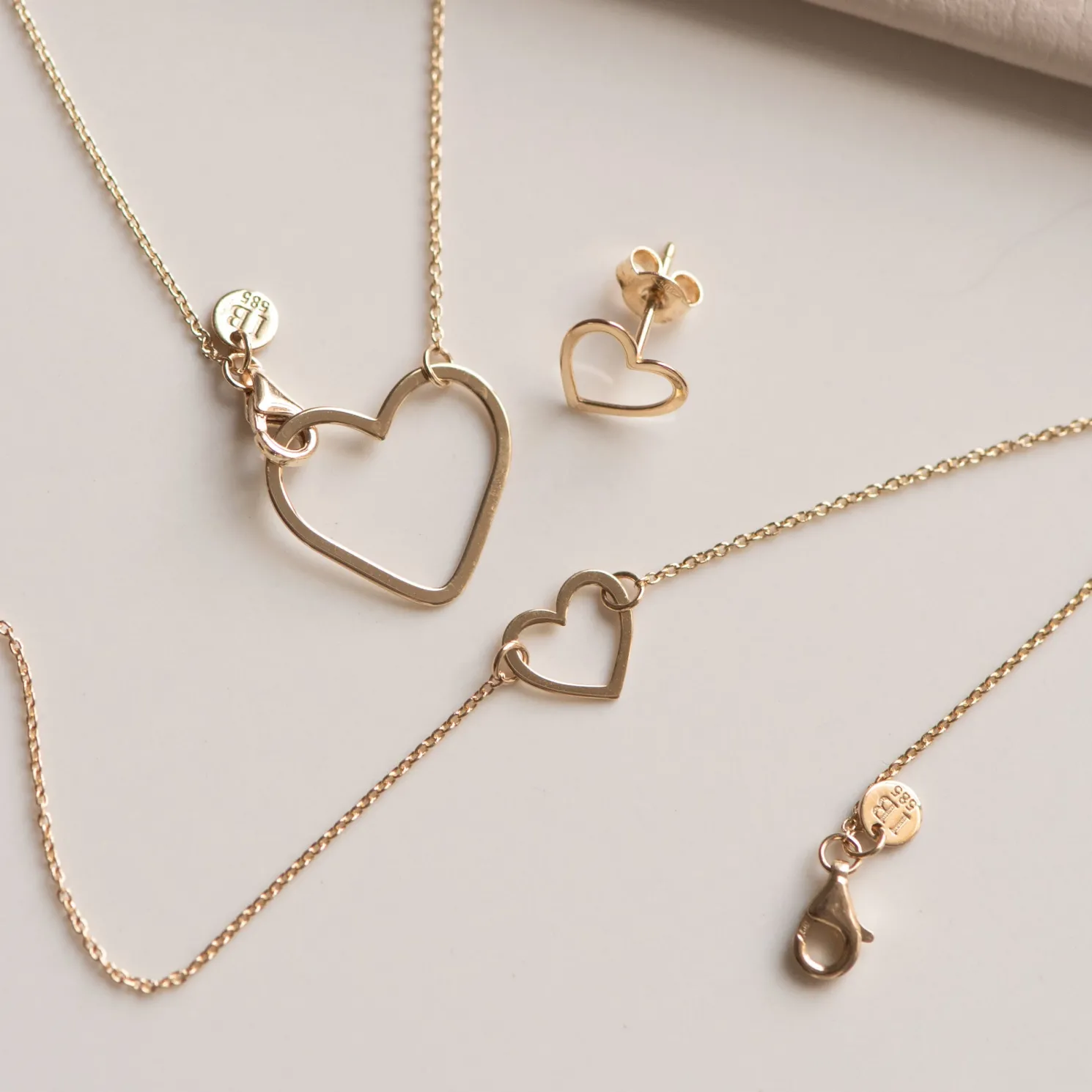 Belleville Amore 14 karaat gouden collier met hartje