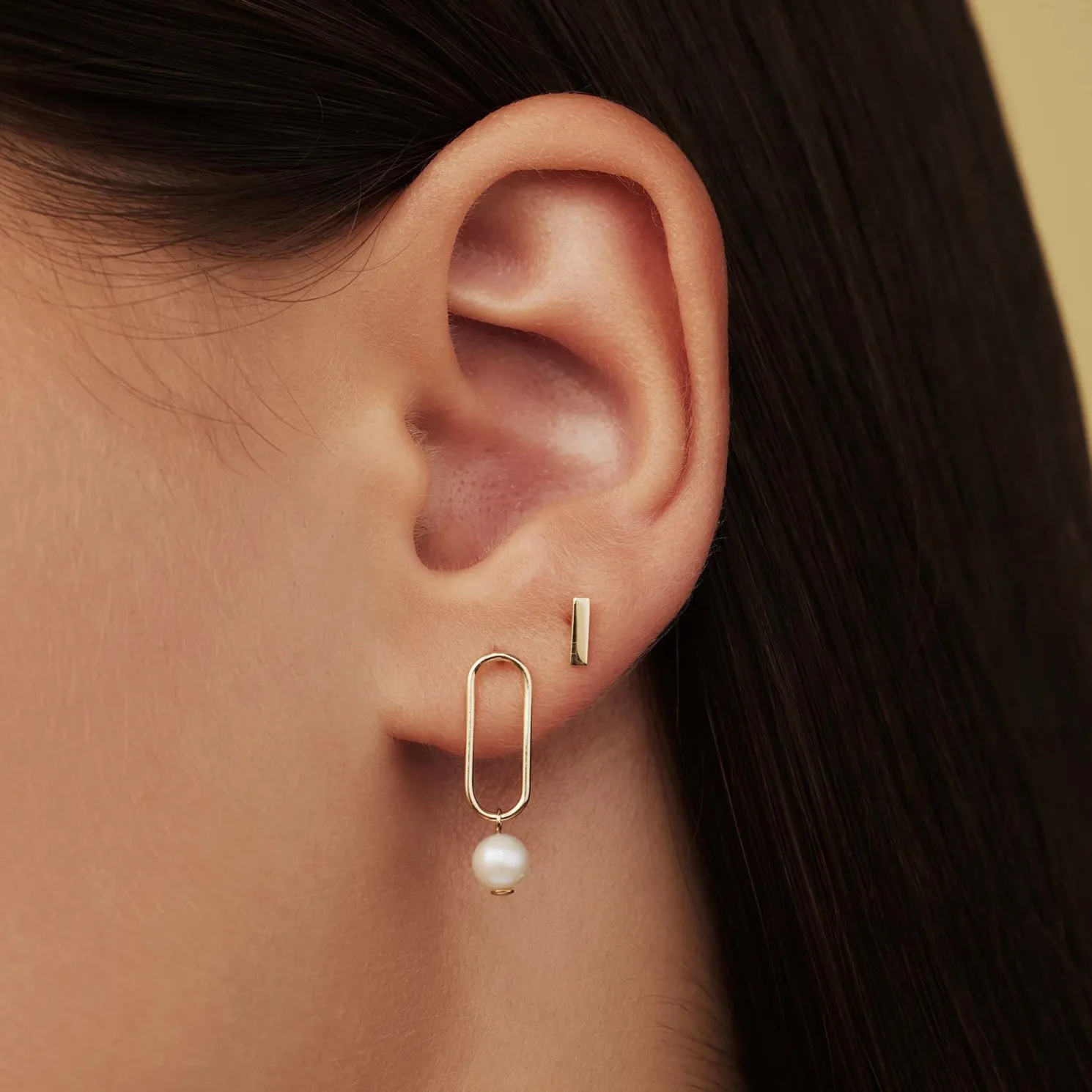 Belleville Luna 14 karaat gouden oorknoppen met zoetwaterparel