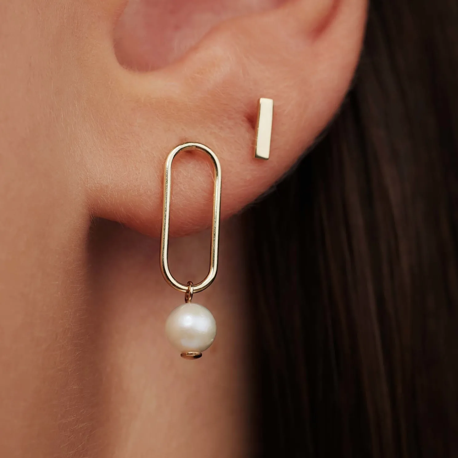 Belleville Luna 14 karaat gouden oorknoppen met zoetwaterparel