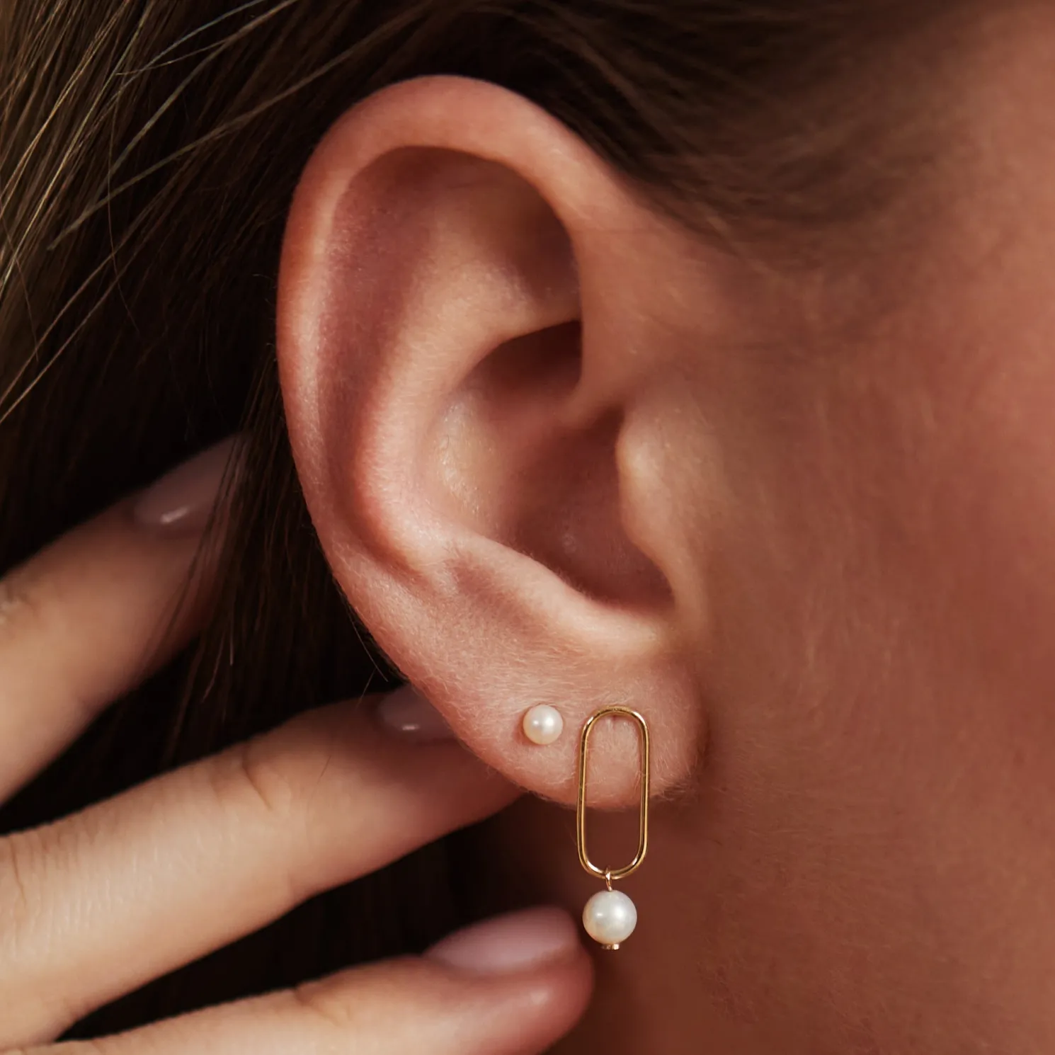 Belleville Luna 14 karaat gouden oorknoppen met zoetwaterparel