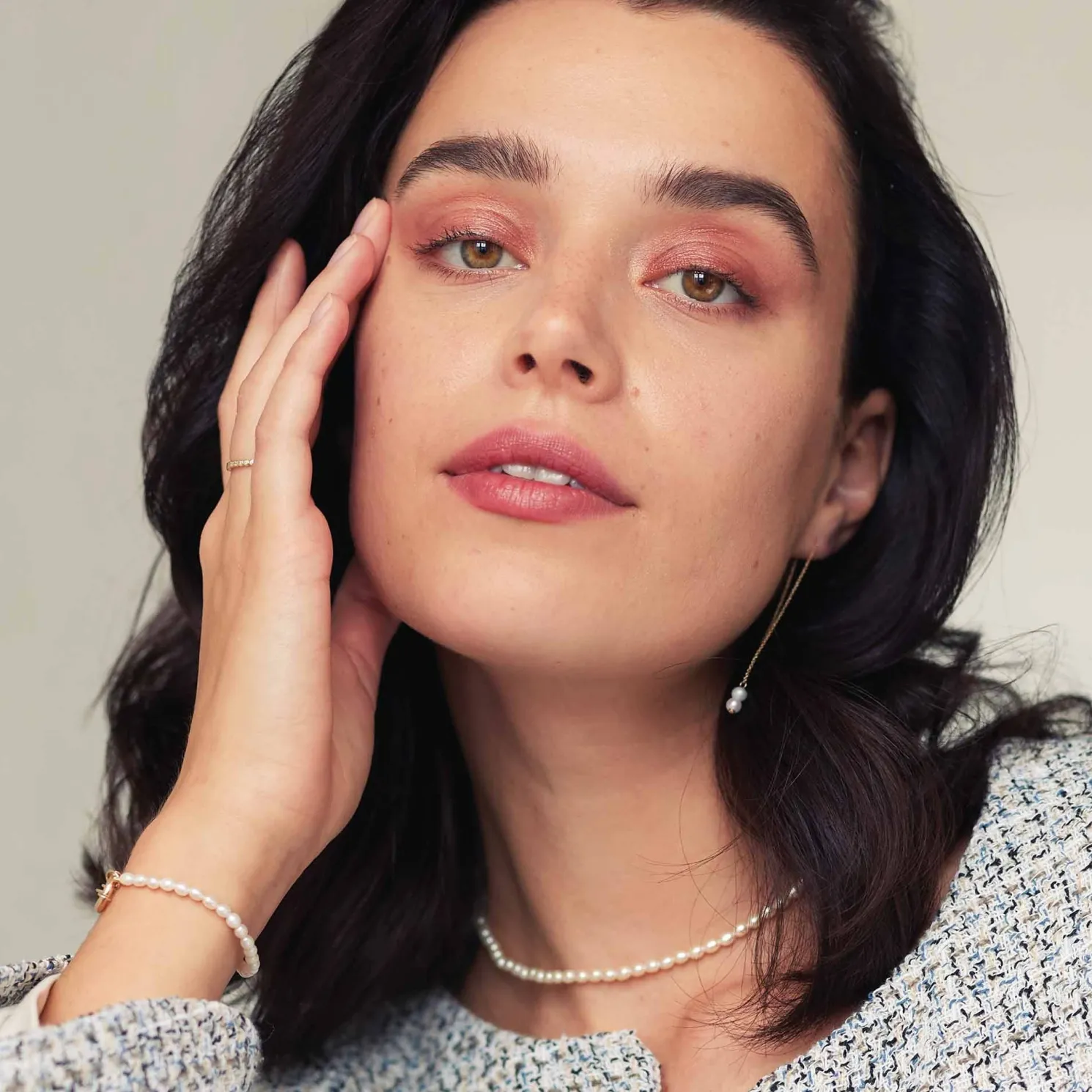 Belleville Luna 14 karaat gouden doortrek oorbellen met zoetwaterparels