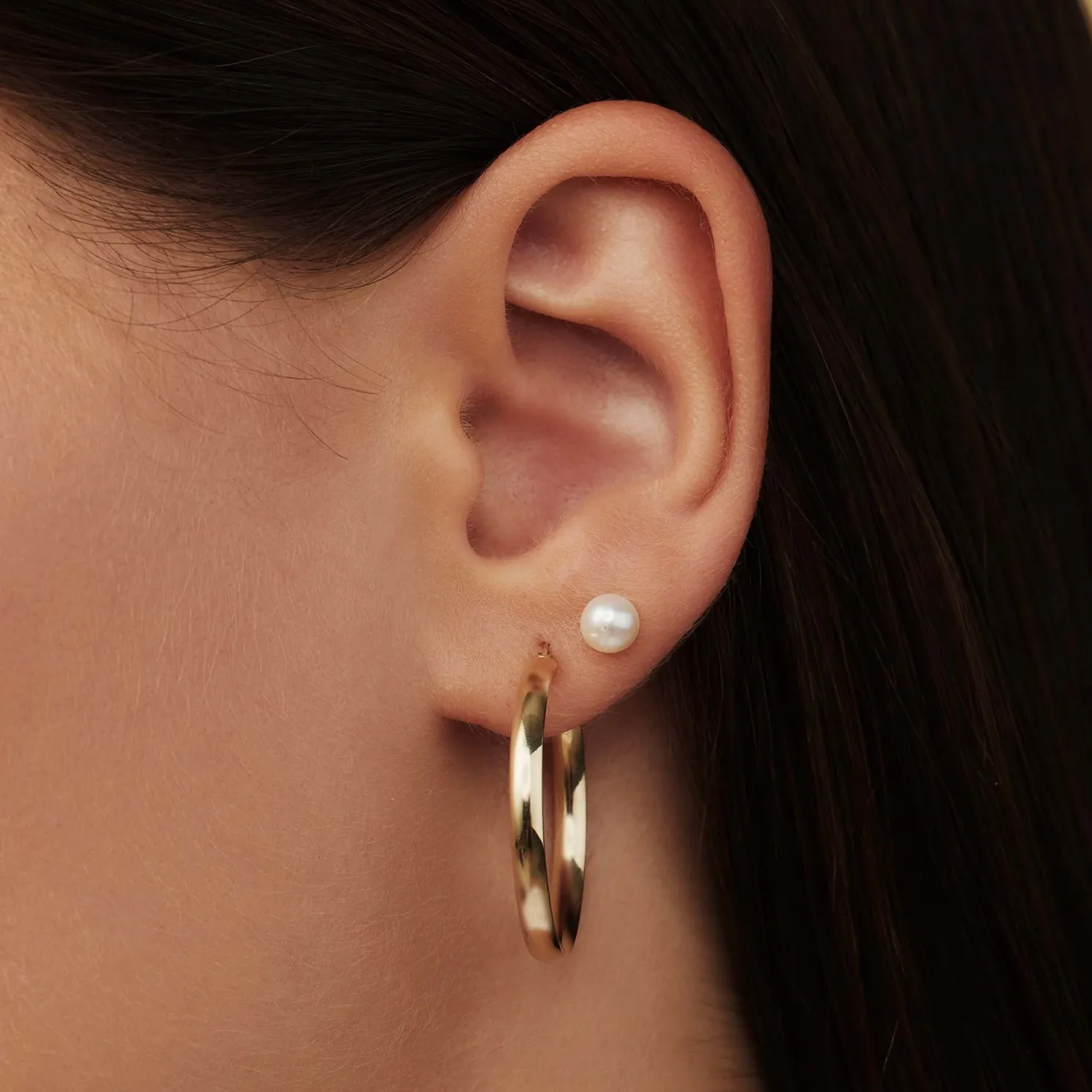 Belleville Luna 14 karaat gouden oorknoppen met zoetwaterparel