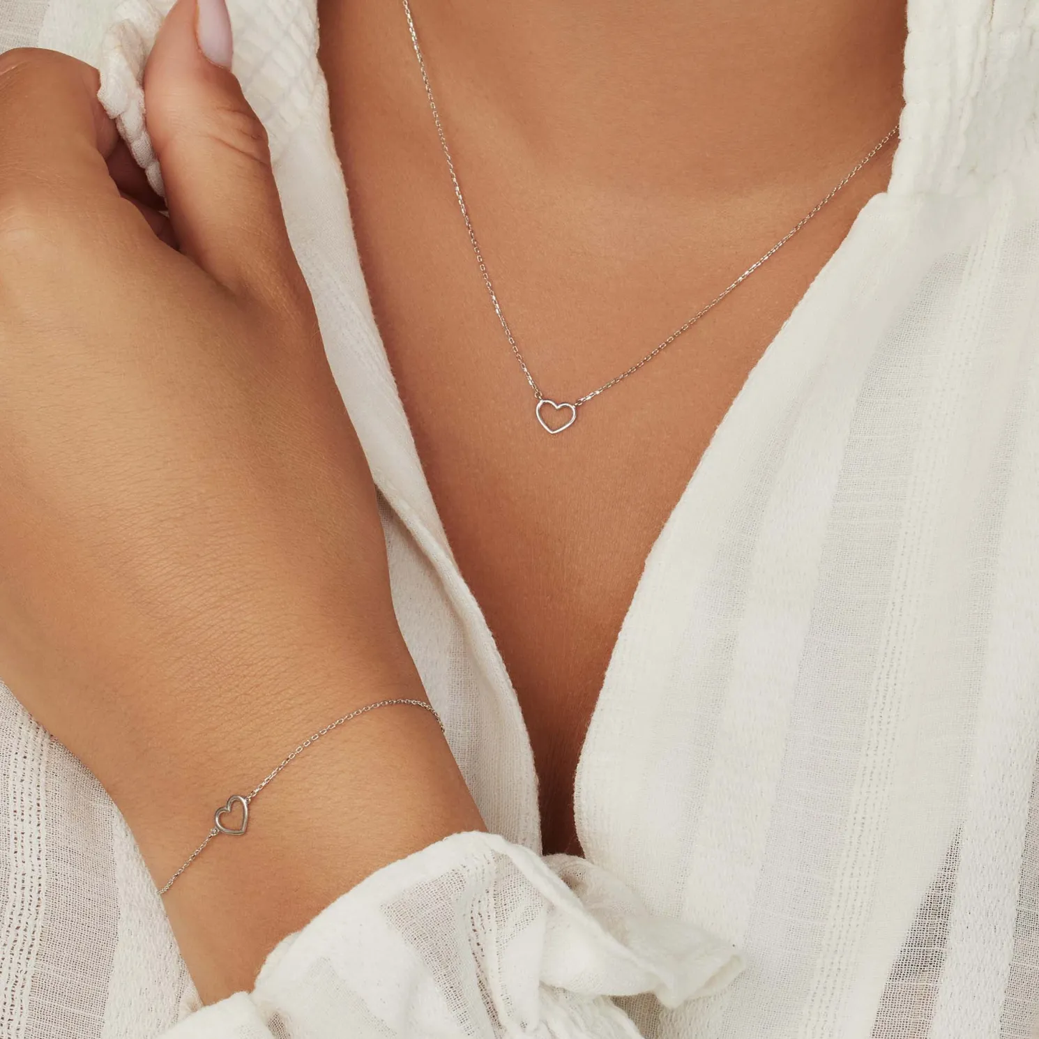 Cadeau d'Isabel 14 karaat witgouden collier en armband giftset met hartje