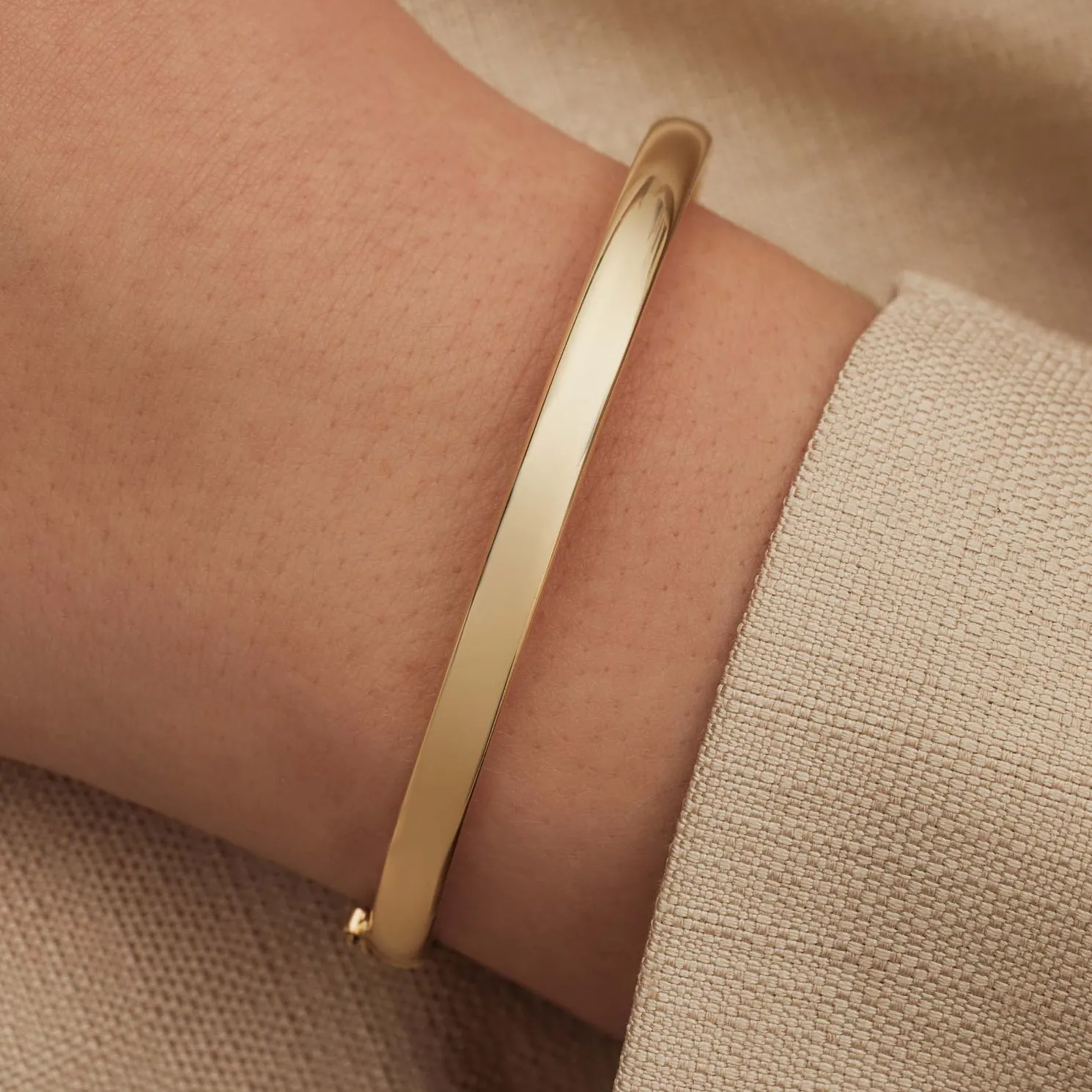 Cour d'Honneur Lucienne 14 karaat gouden bangle met ronde rand