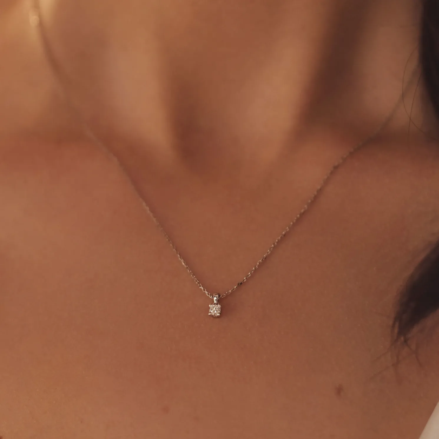 De la Paix Celesse 14 karaat witgouden collier met diamant 0.07 karaat