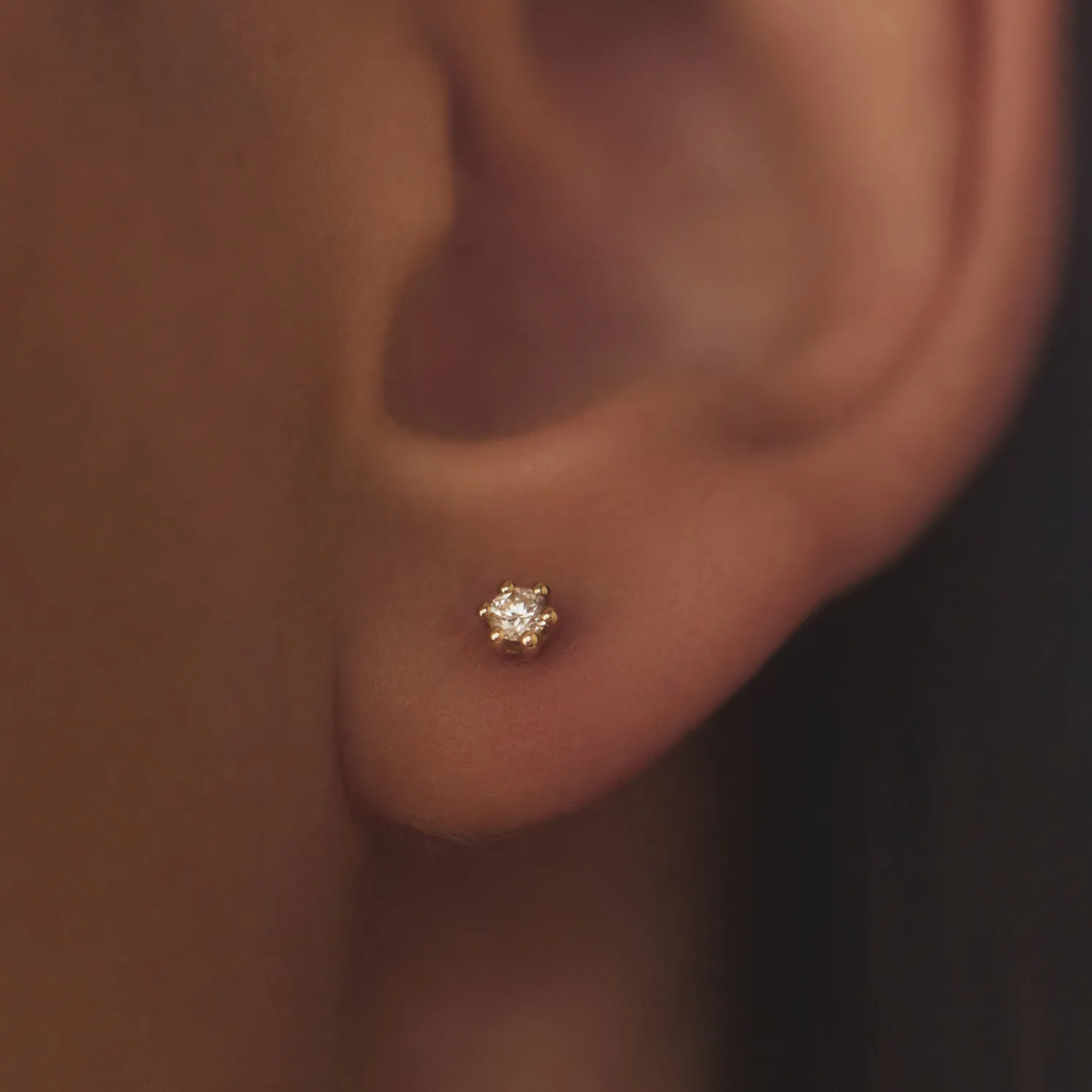 De la Paix Emily 14 karaat gouden oorknoppen met diamant 0.10 karaat