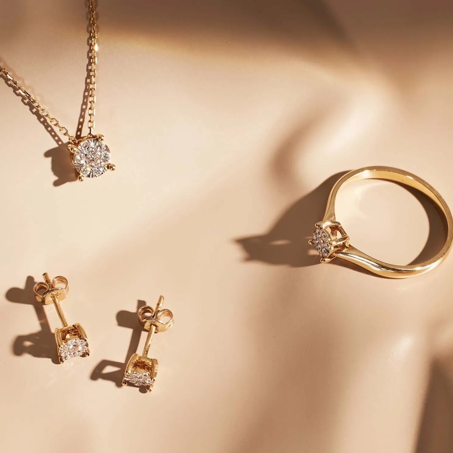 De la Paix Hanaé 14 karaat gouden oorknoppen met diamant 0.28 karaat