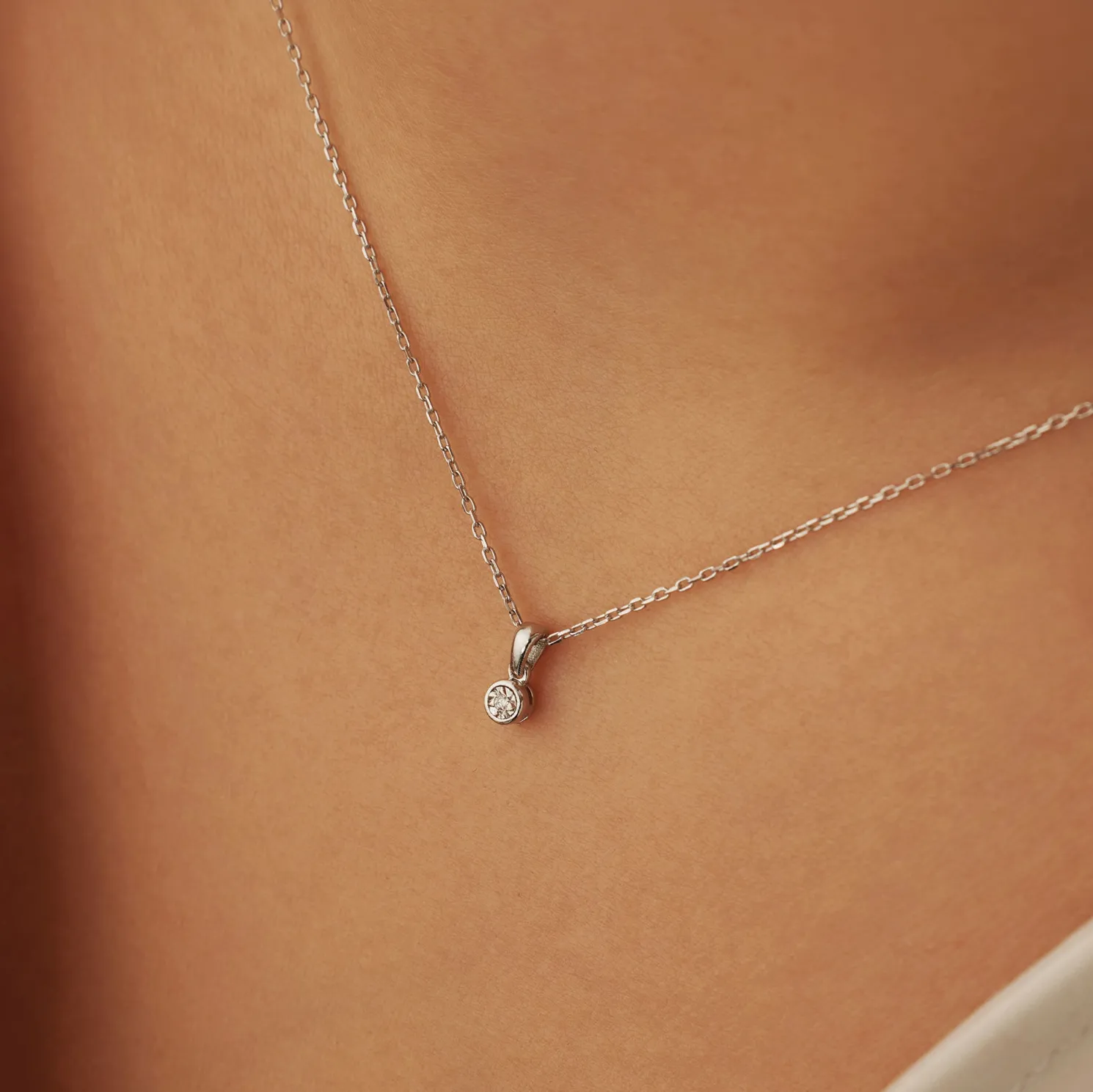 De la Paix Inaya 14 karaat witgouden collier met diamant 0.01 karaat