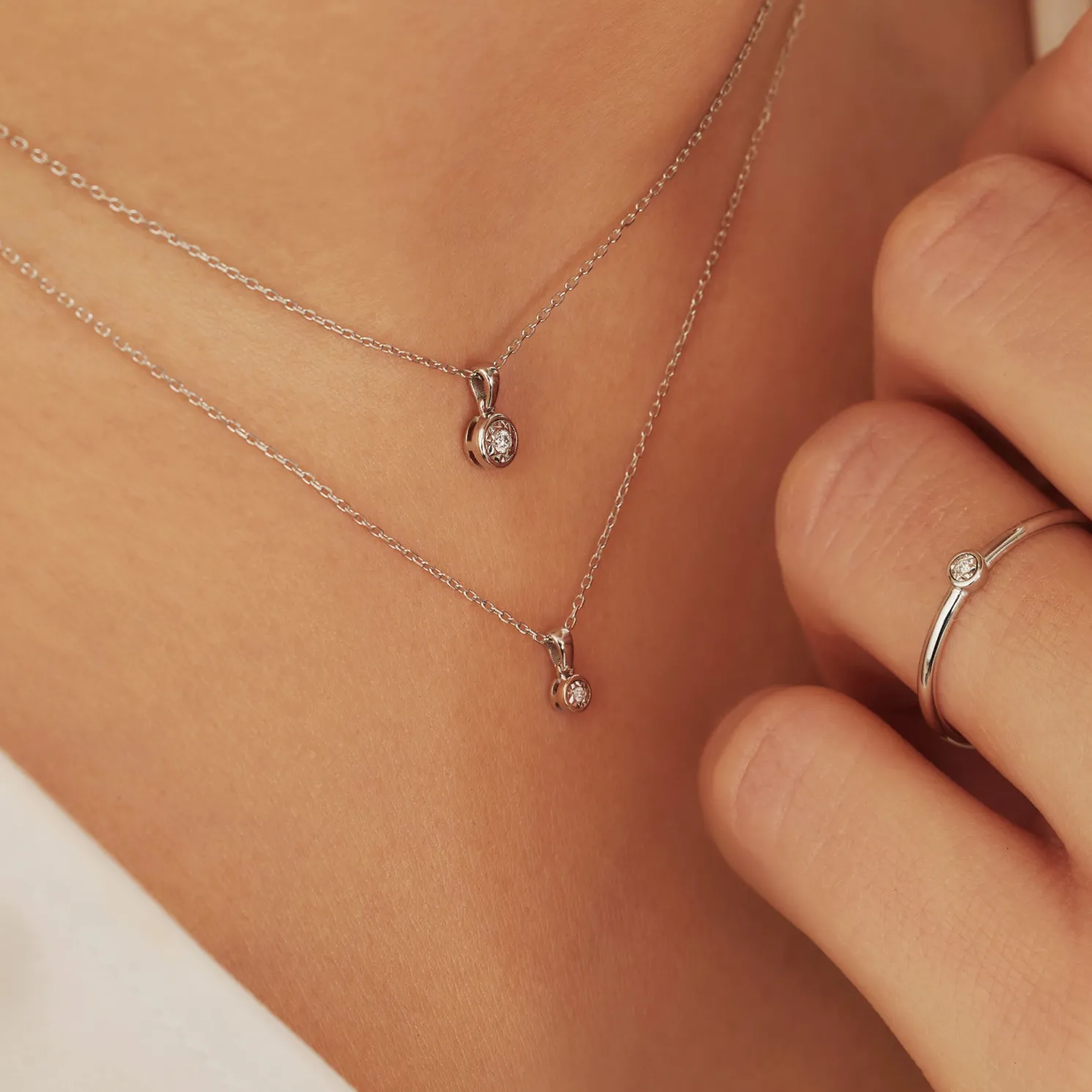 De la Paix Inaya 14 karaat witgouden collier met diamant 0.01 karaat