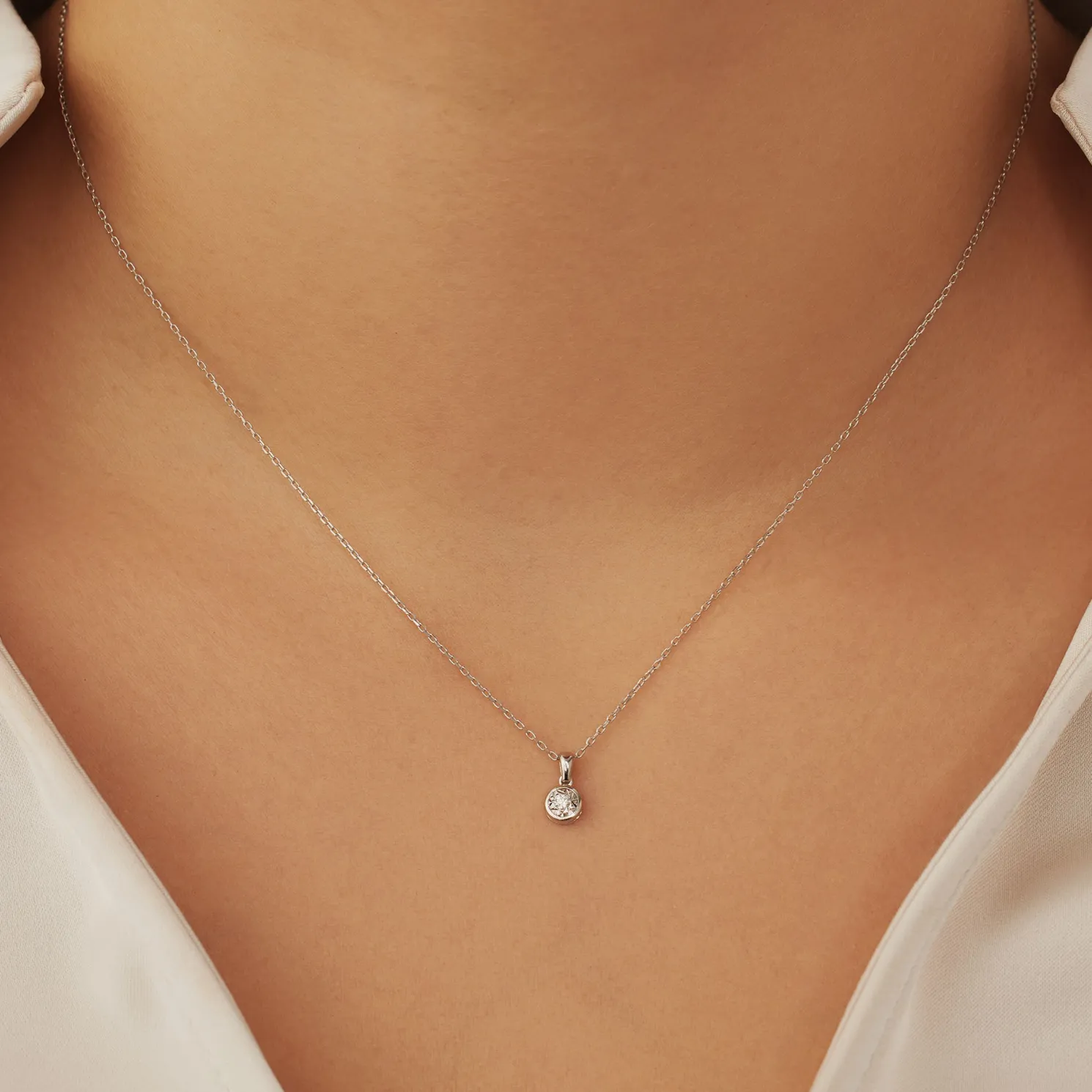 De la Paix Inaya 14 karaat witgouden collier met diamant 0.03 karaat