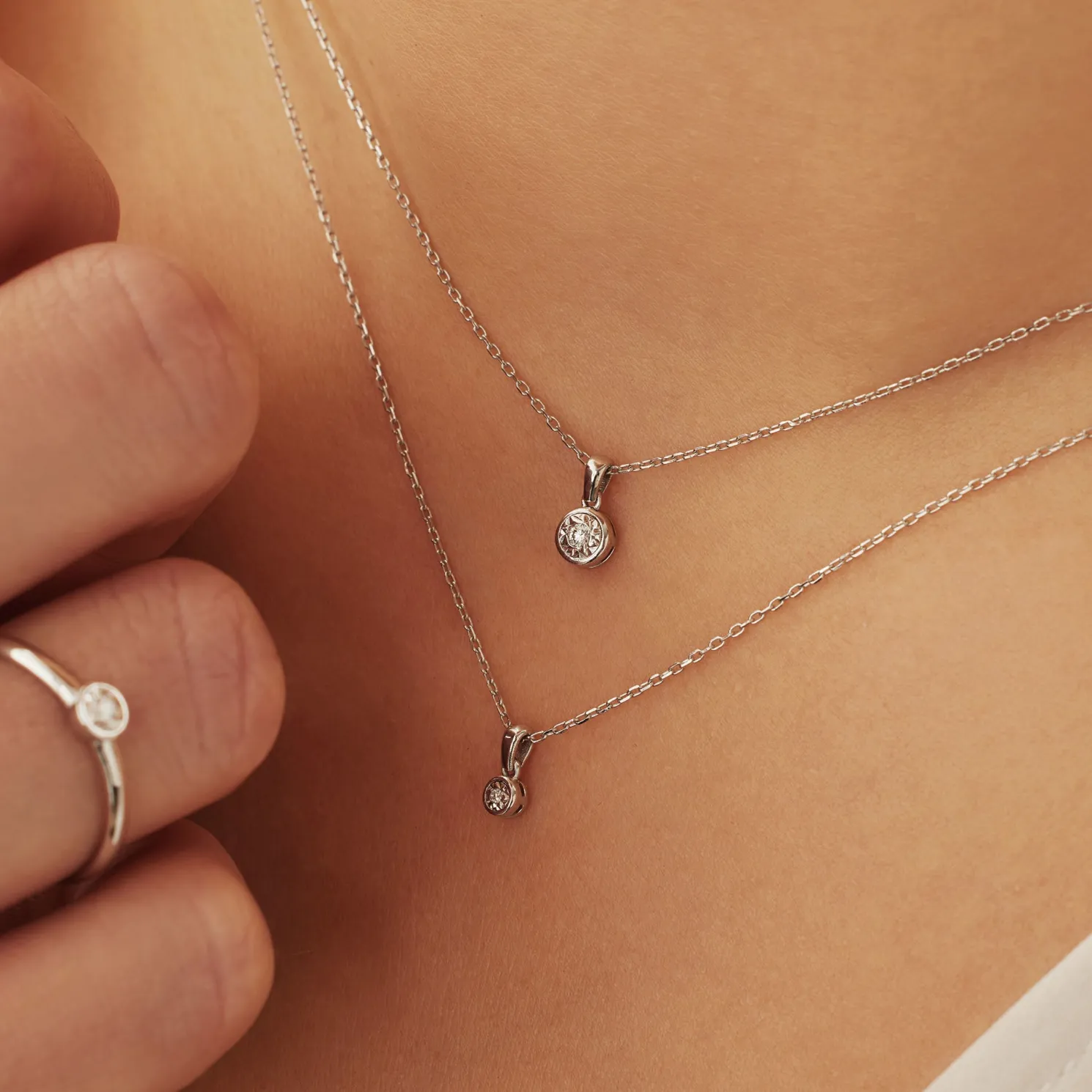 De la Paix Inaya 14 karaat witgouden collier met diamant 0.03 karaat