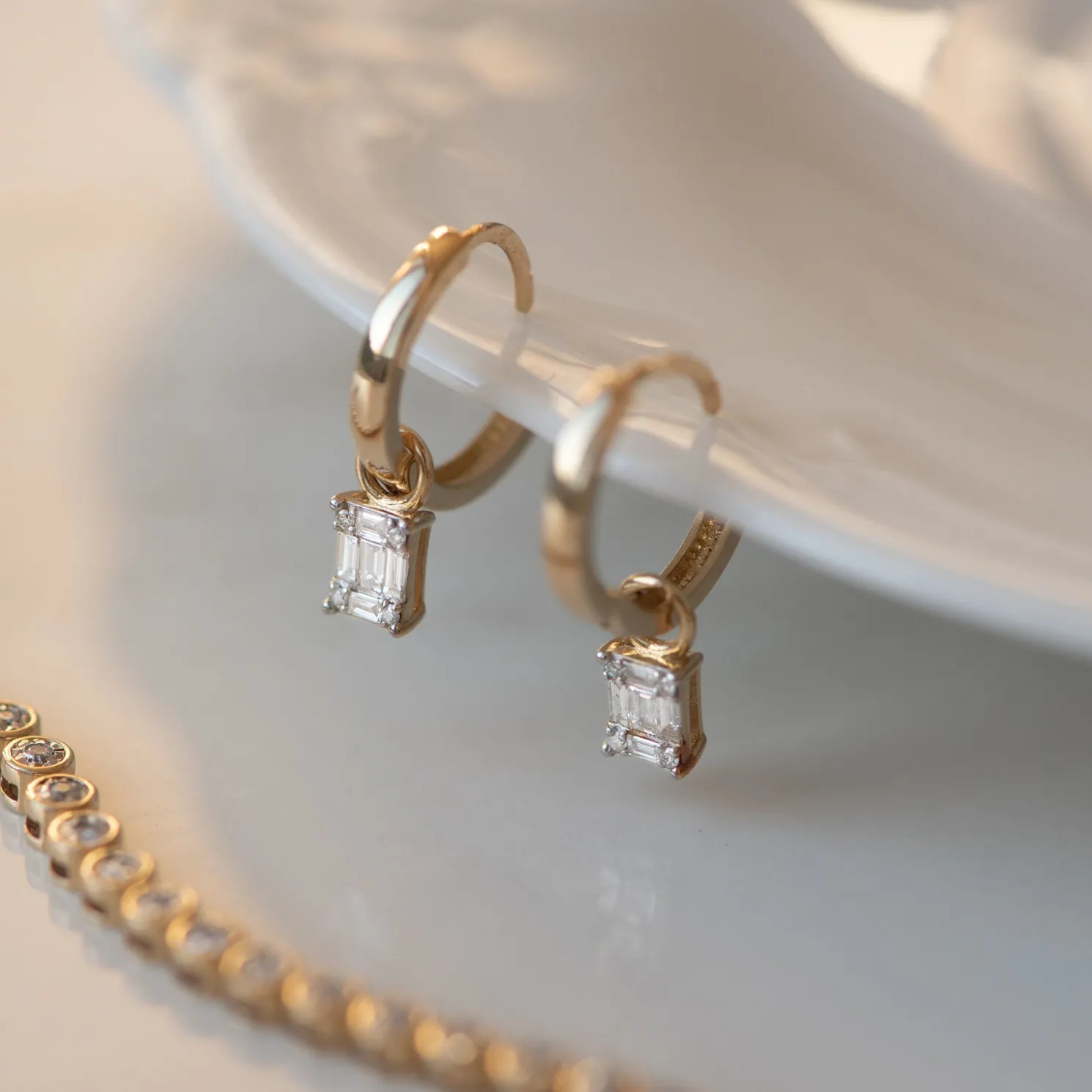 De la Paix Maxime 14 karaat gouden creolen met diamant 0.18 karaat