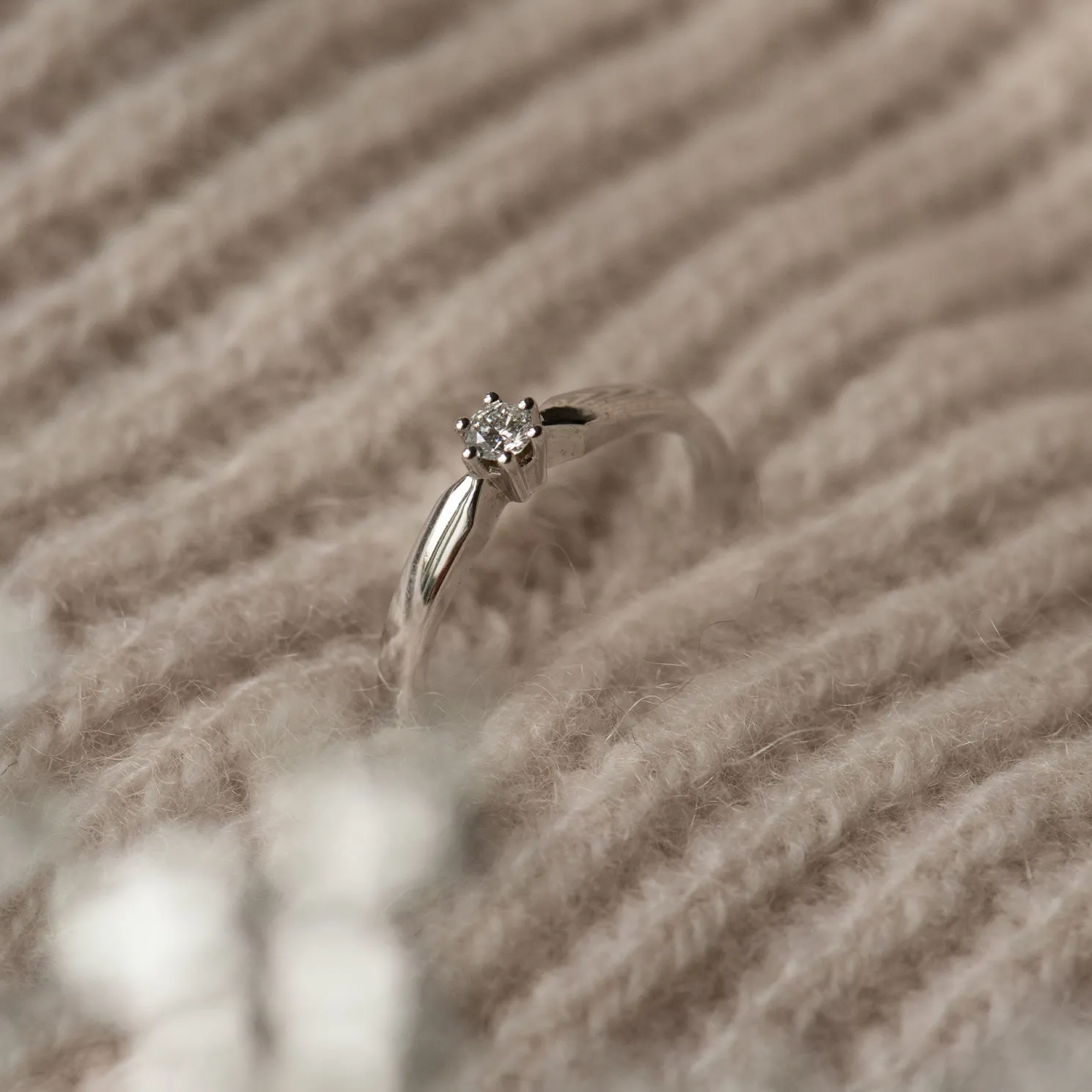 De la Paix Sybil 14 karaat witgouden ring met diamant 0.10 karaat