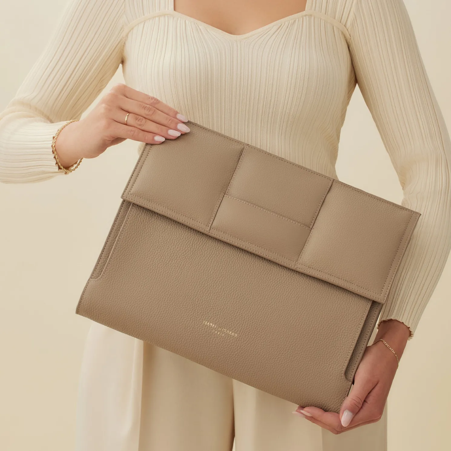 Honoré Caroline taupe leren laptop hoes van gevlochten kalfsleer