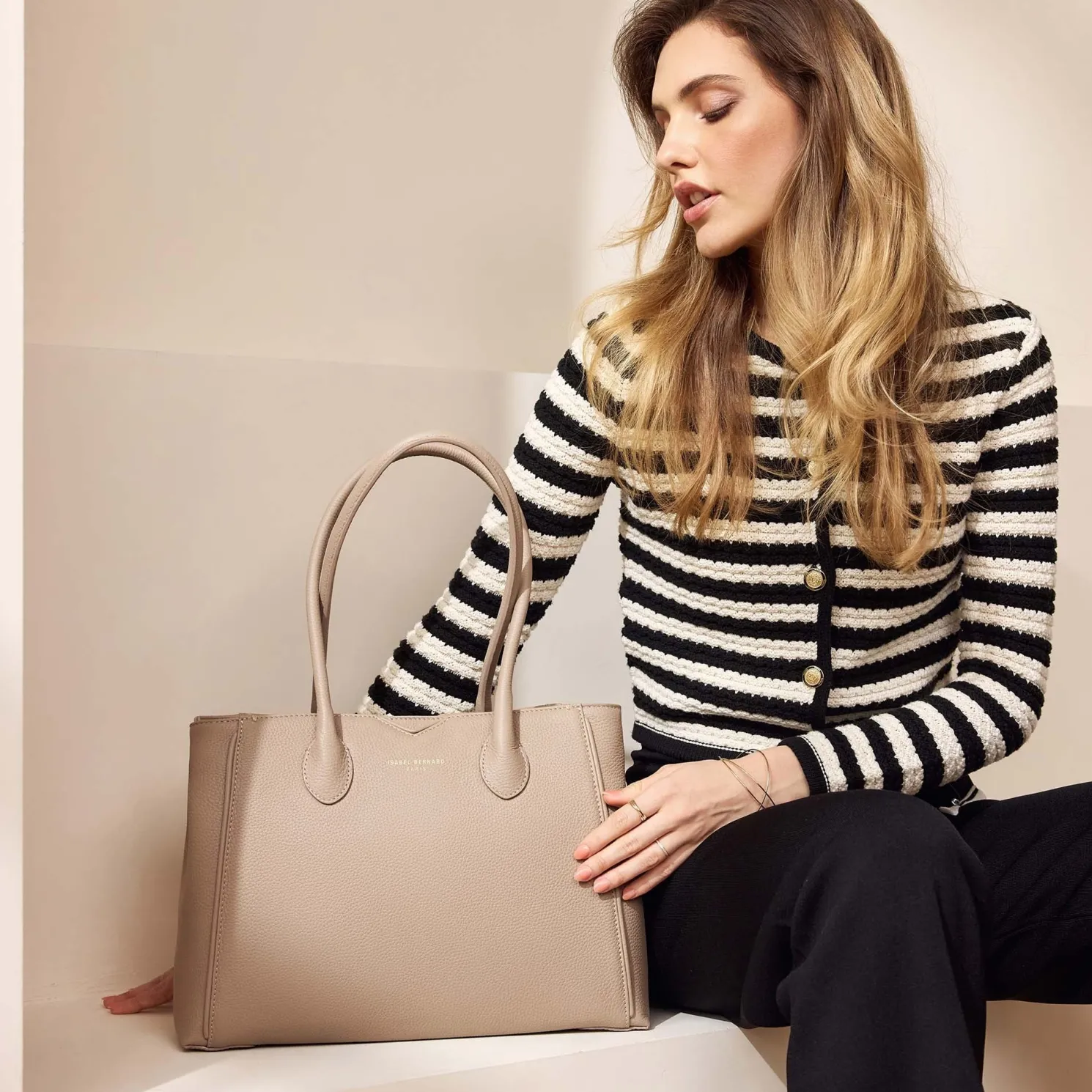 Honoré Cloe Midi taupe leren handtas van kalfsleer