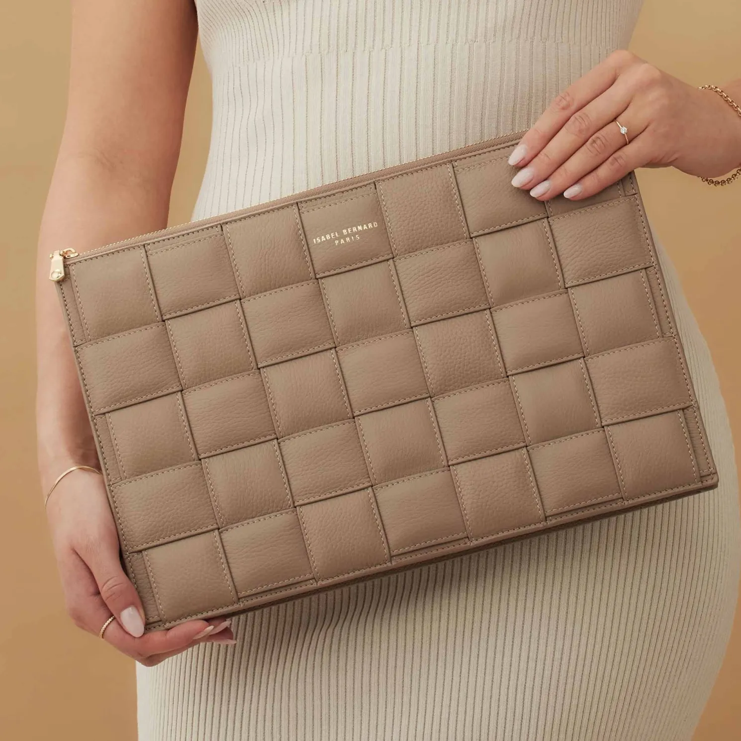 Honoré Cosette taupe leren laptop hoes van gevlochten kalfsleer met schouderriem