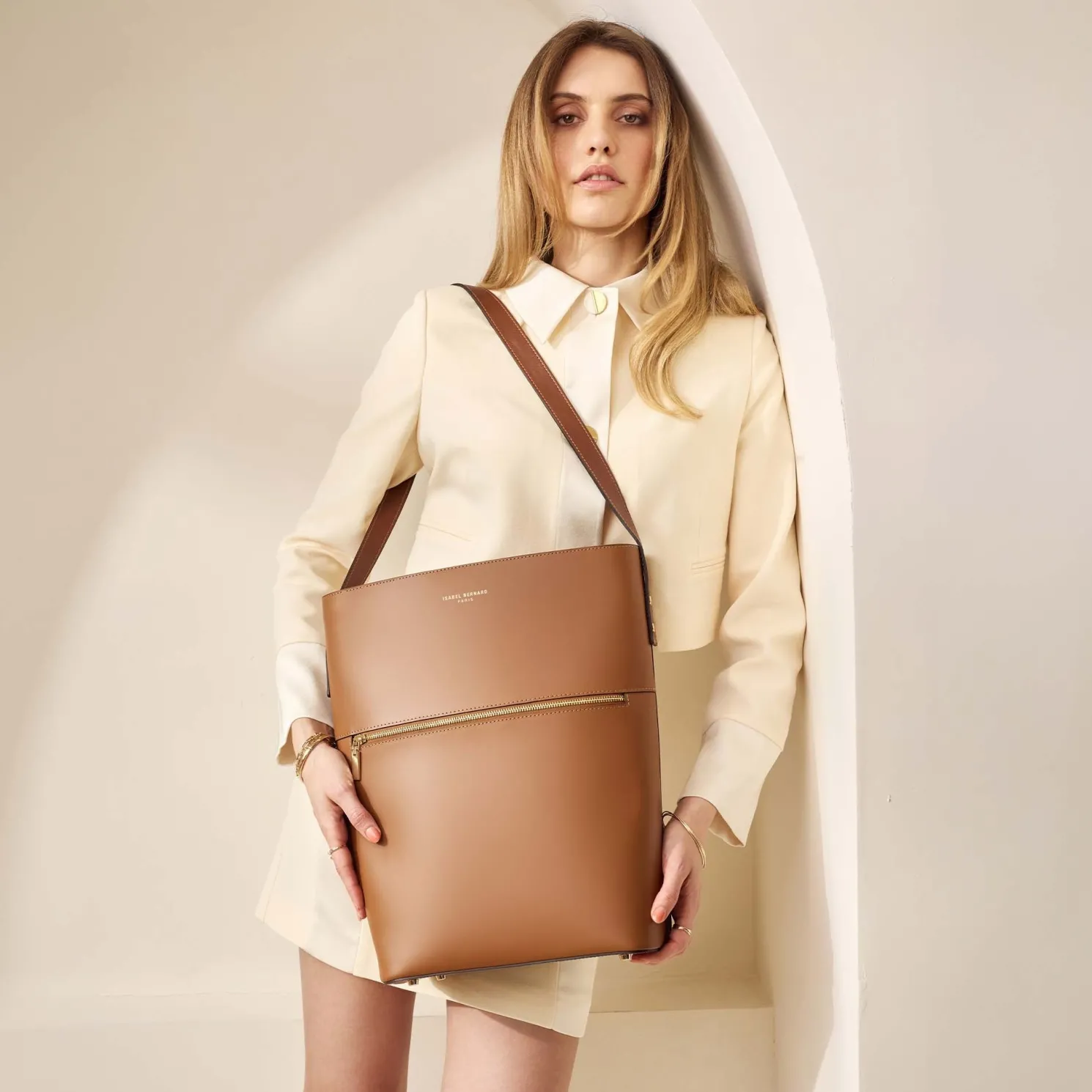 Honoré Flora camel leren schoudertas van kalfsleer met laptopvak