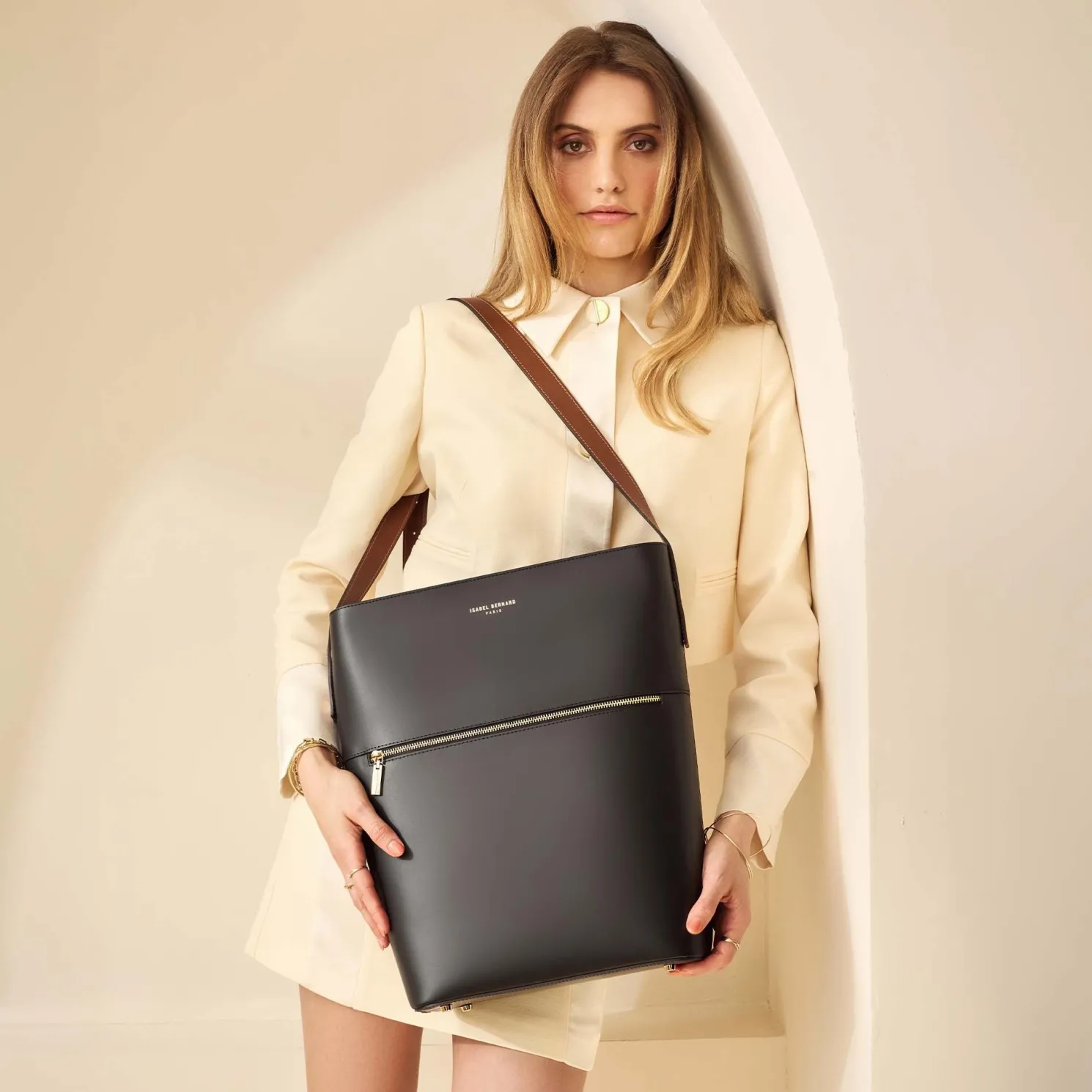 Honoré Flora zwarte leren schoudertas van kalfsleer met laptopvak