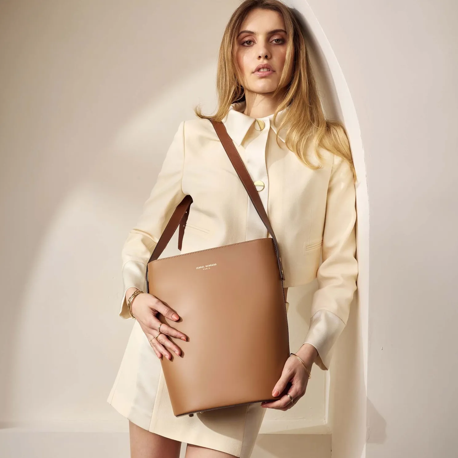 Honoré Lora camel leren schoudertas van kalfsleer met laptopvak