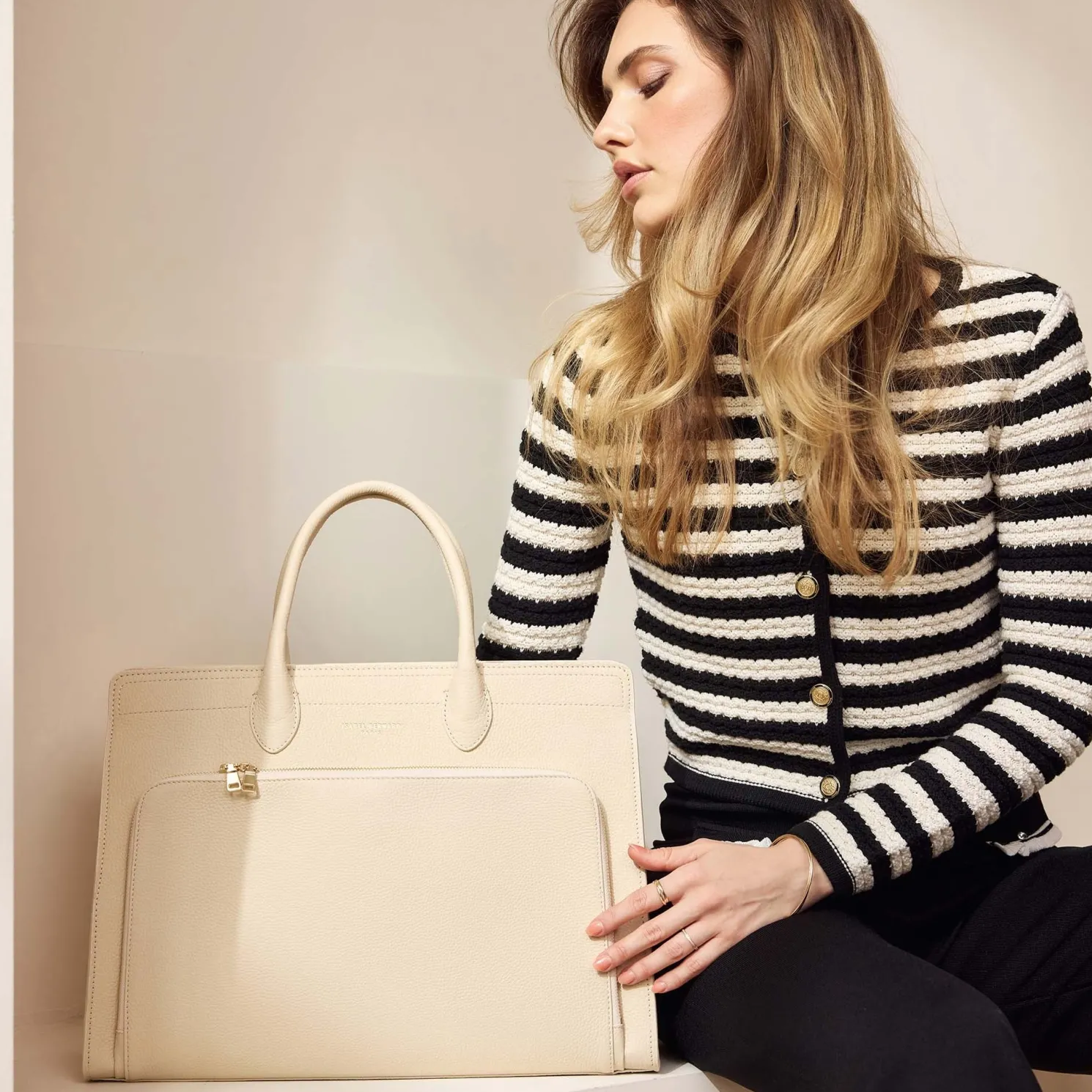 Honoré Nadine crème leren handtas van kalfsleer met laptopvak