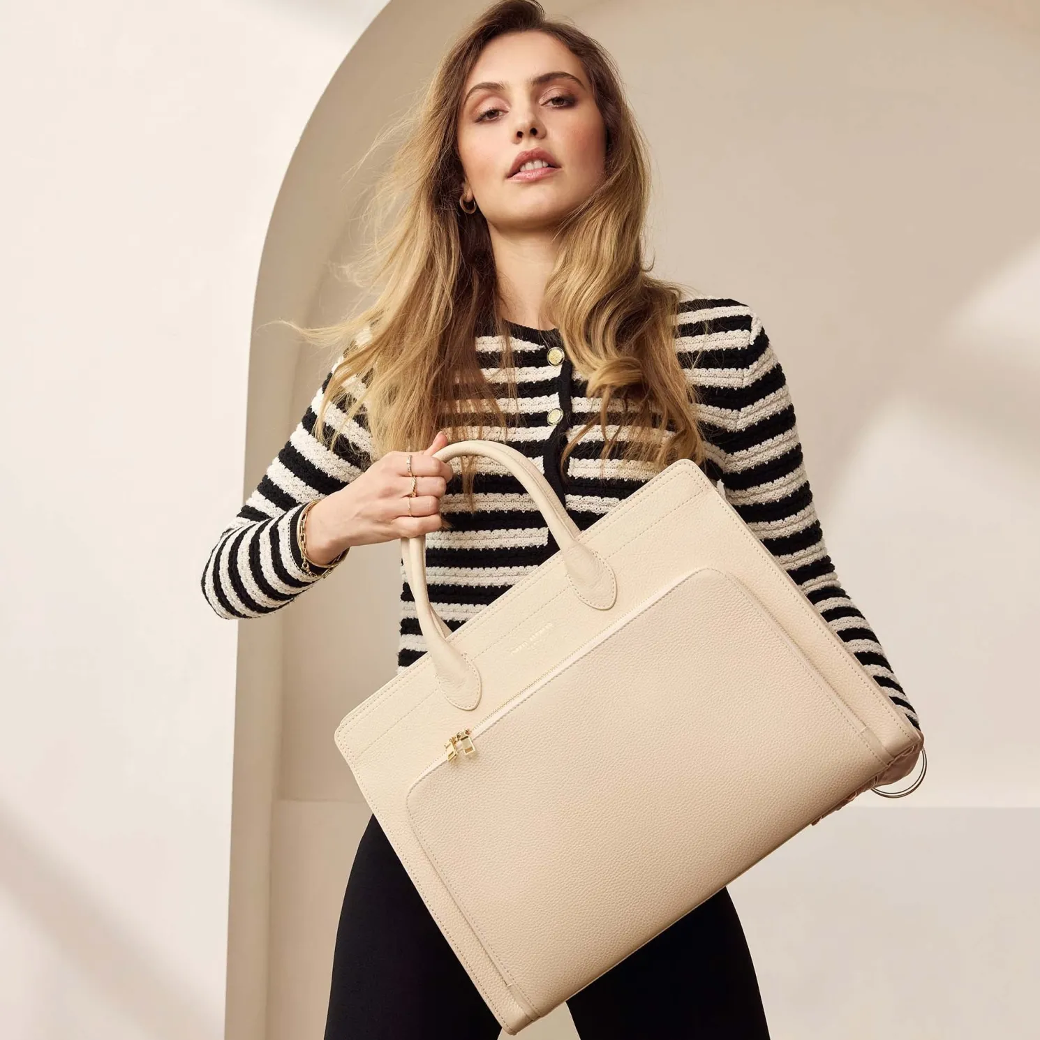 Honoré Nadine crème leren handtas van kalfsleer met laptopvak