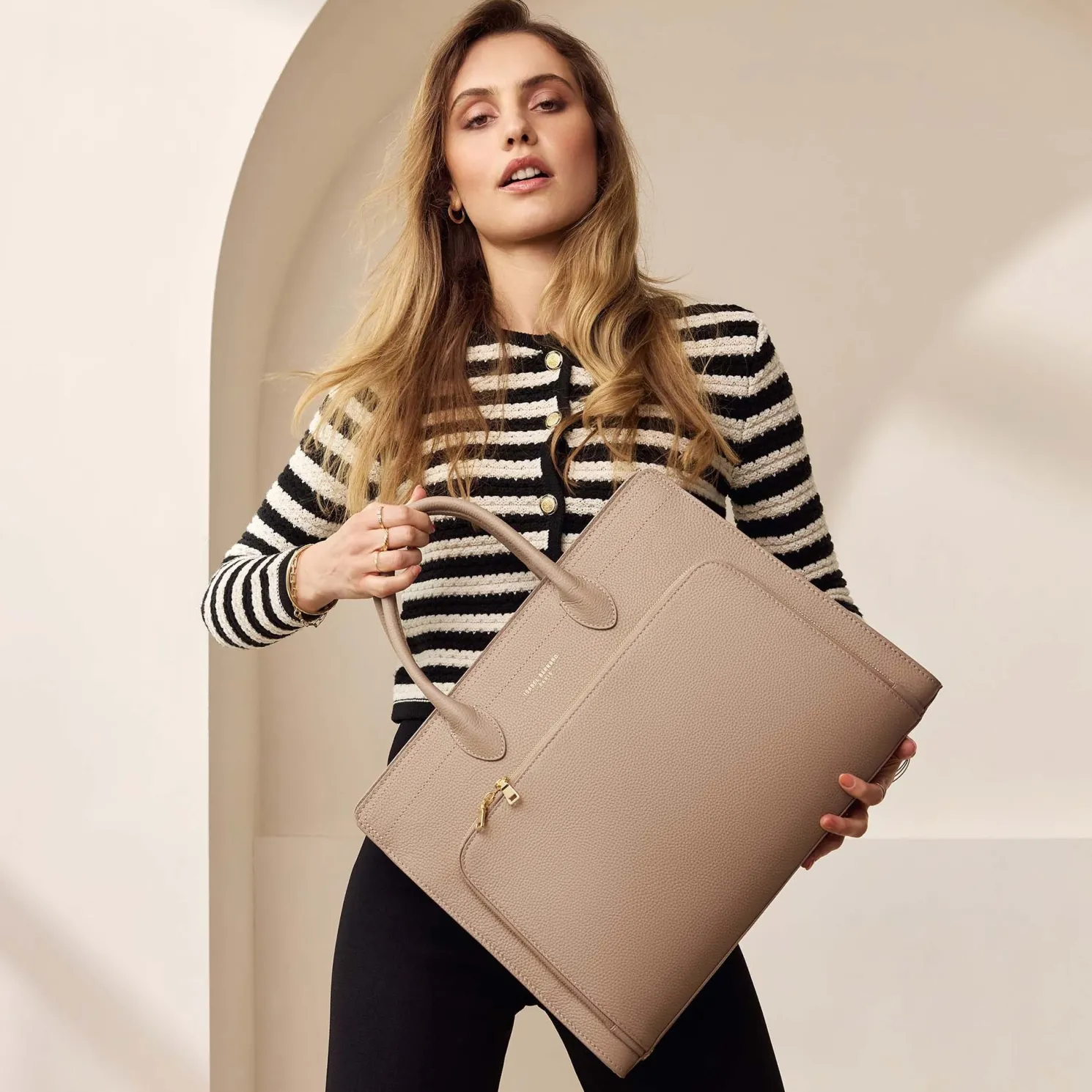 Honoré Nadine taupe leren handtas van kalfsleer met laptopvak