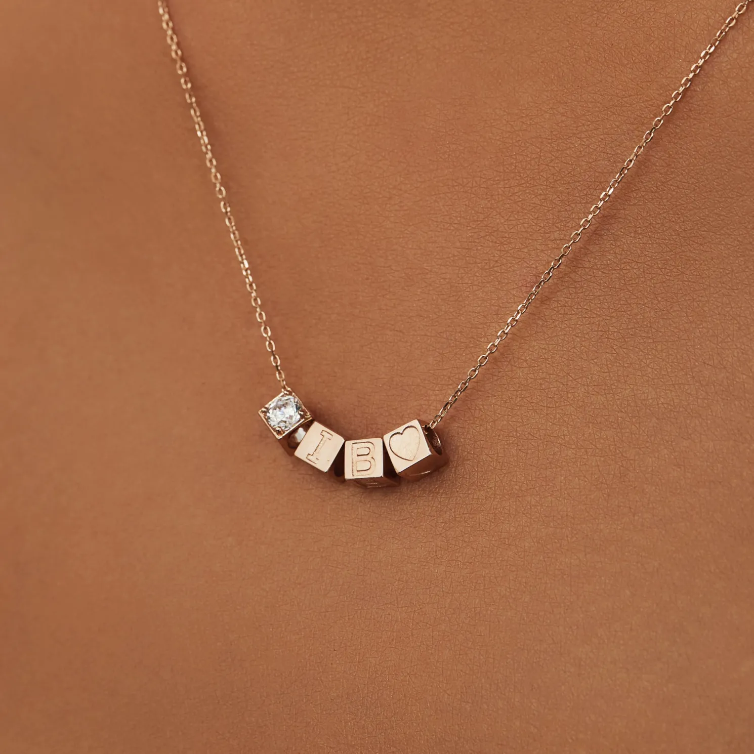 La Concorde Felie 14 karaat rosé gouden kubus bedel met hartje