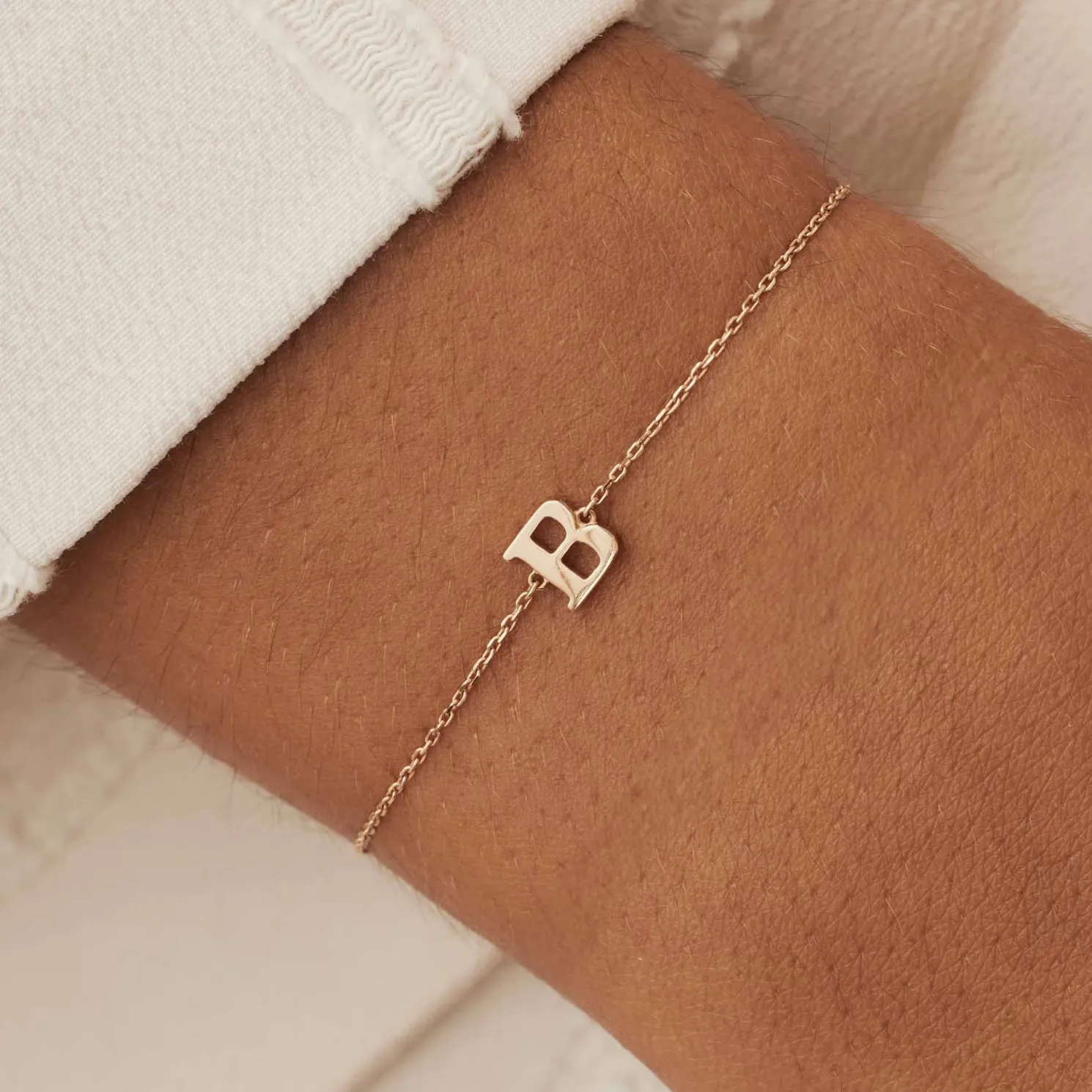 La Concorde Rachel 14 karaat rosé gouden initial armband met letter