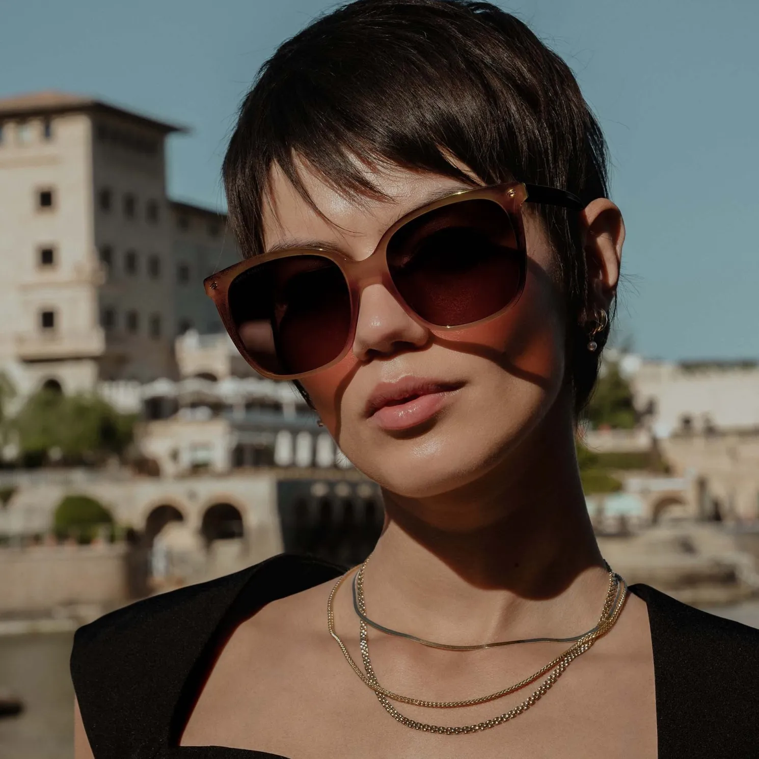 La Villette Raison transparant beige vierkante zonnebril met bruine gradient glazen