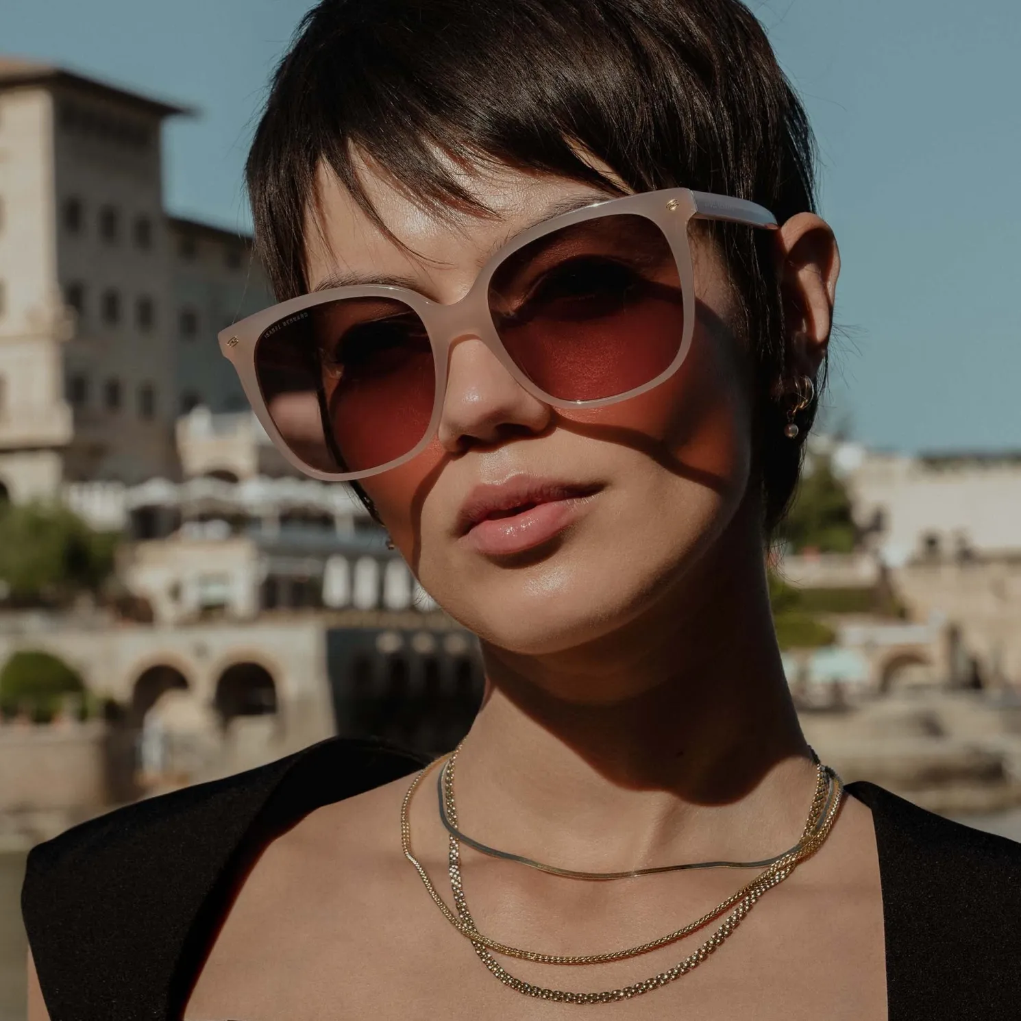 La Villette Raison zacht roze vierkante zonnebril met roze glazen