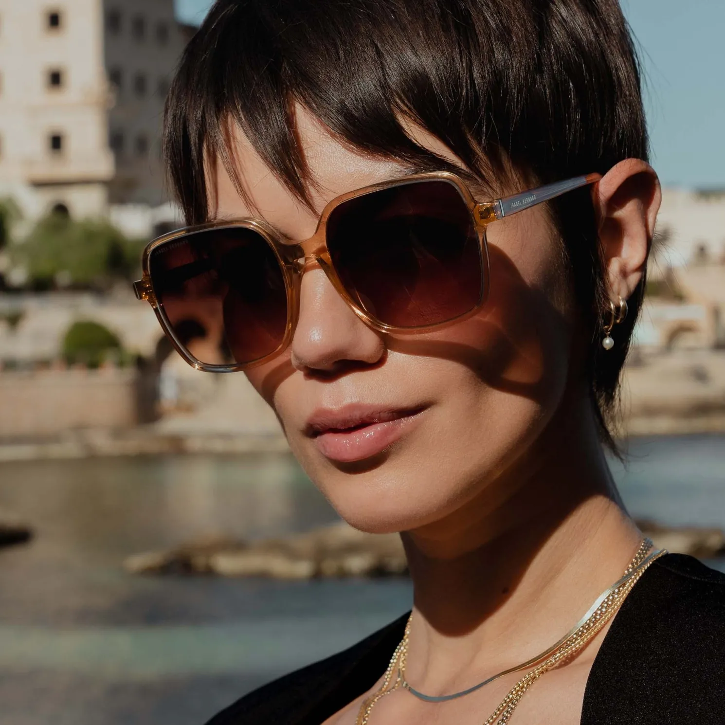 La Villette Rene transparant beige vierkante zonnebril met bruine gradient glazen