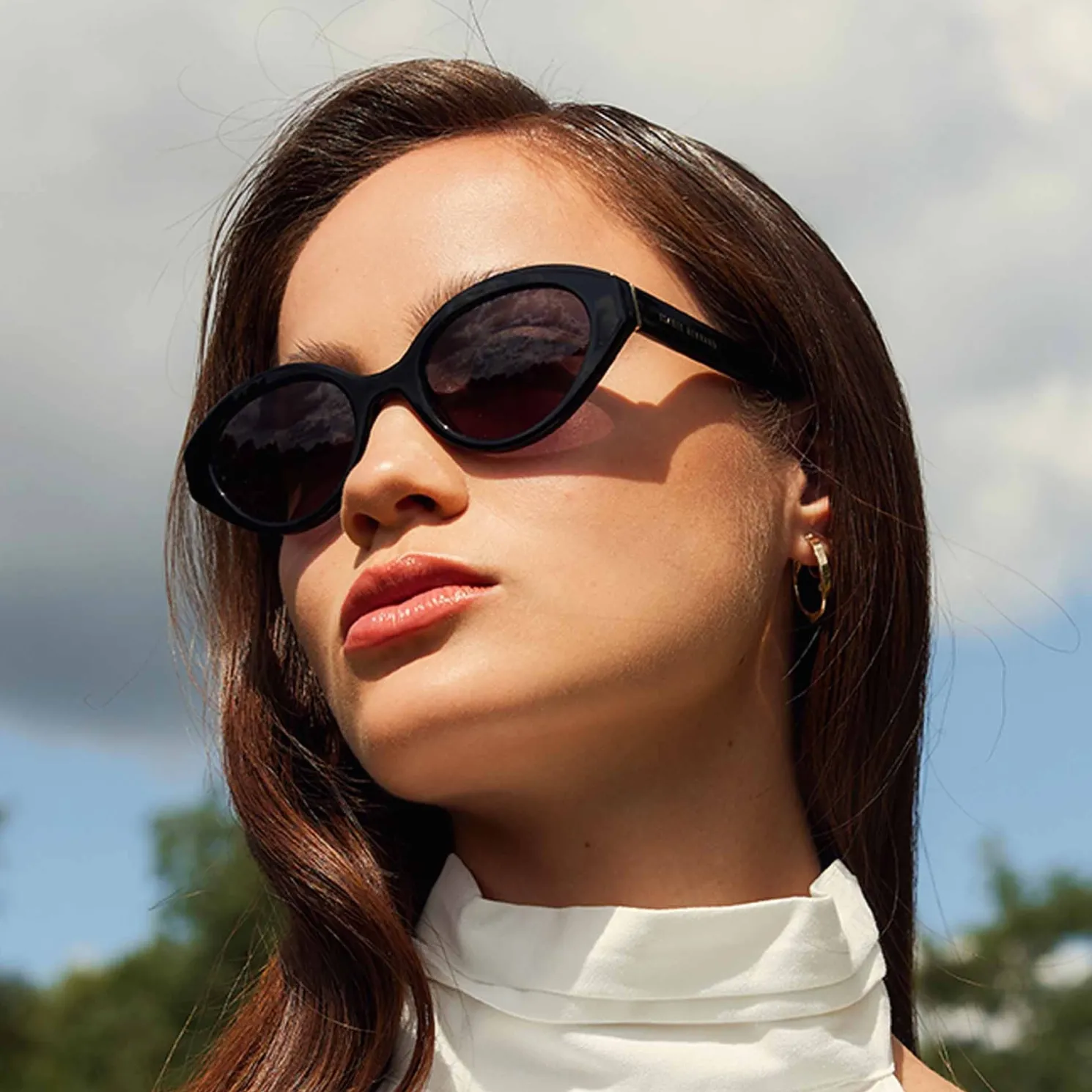 La Villette Rosaire zwarte ovale zonnebril met zwarte glazen