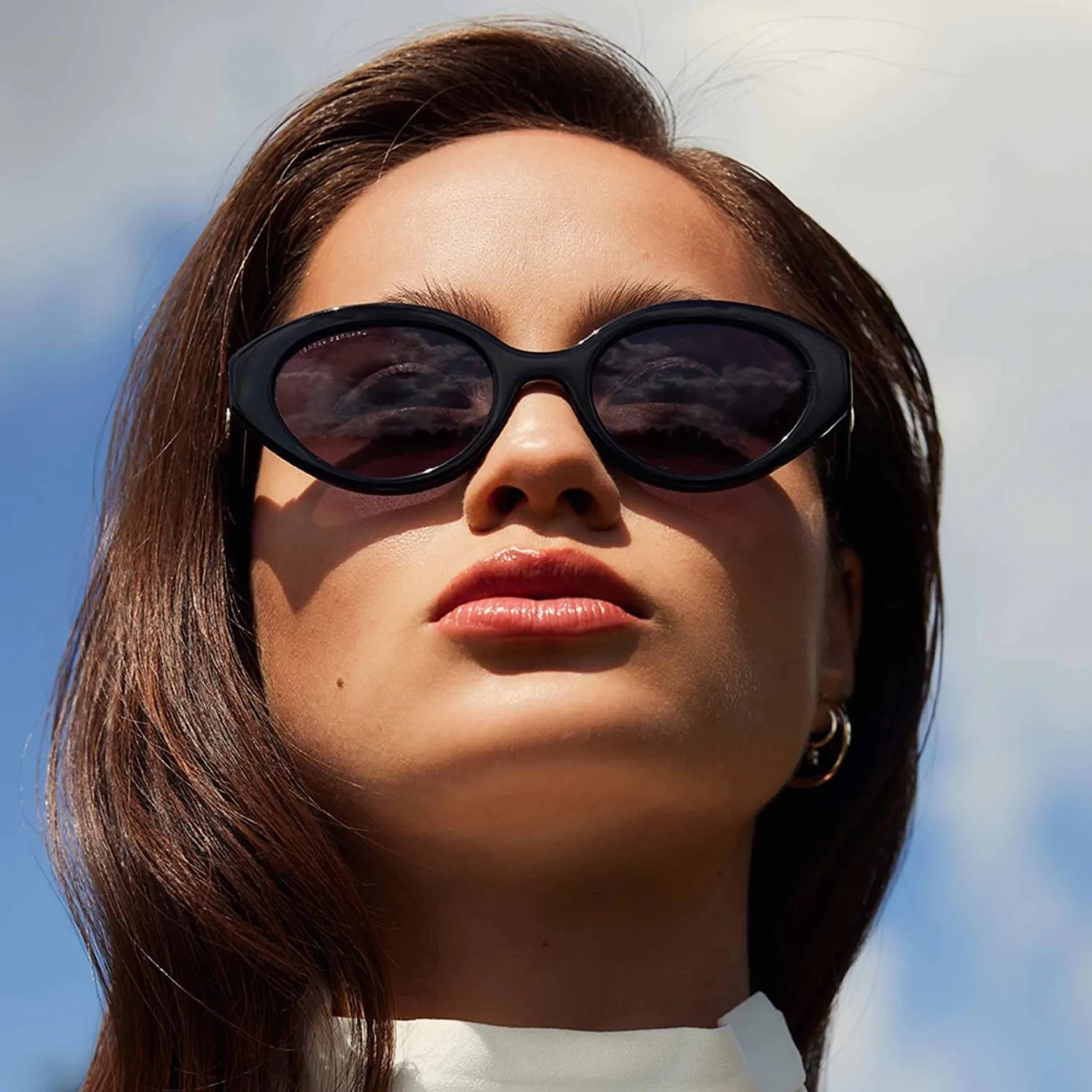 La Villette Rosaire zwarte ovale zonnebril met zwarte glazen