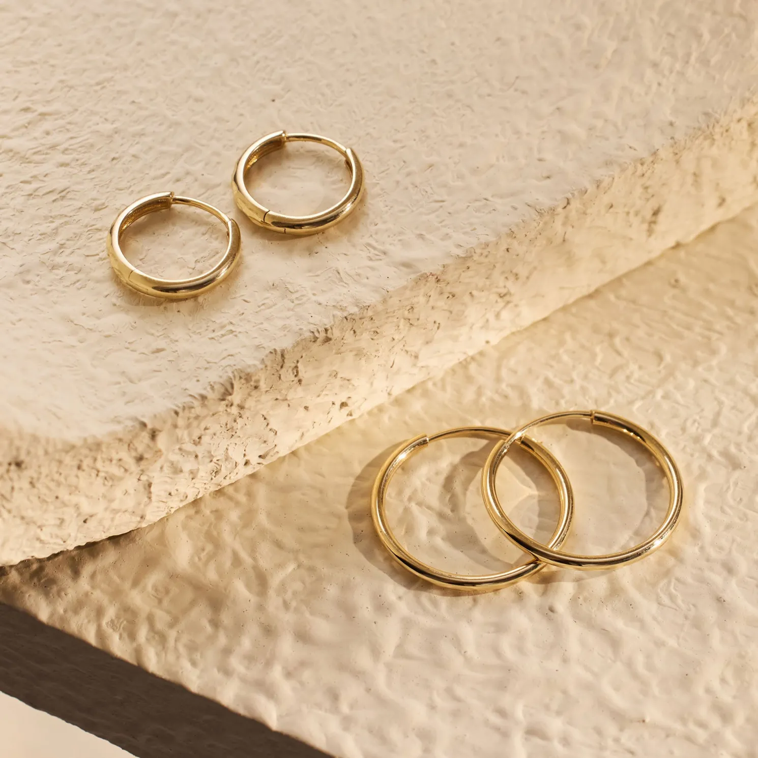 Le Marais Cerise 14 karaat gouden creolen 18 mm