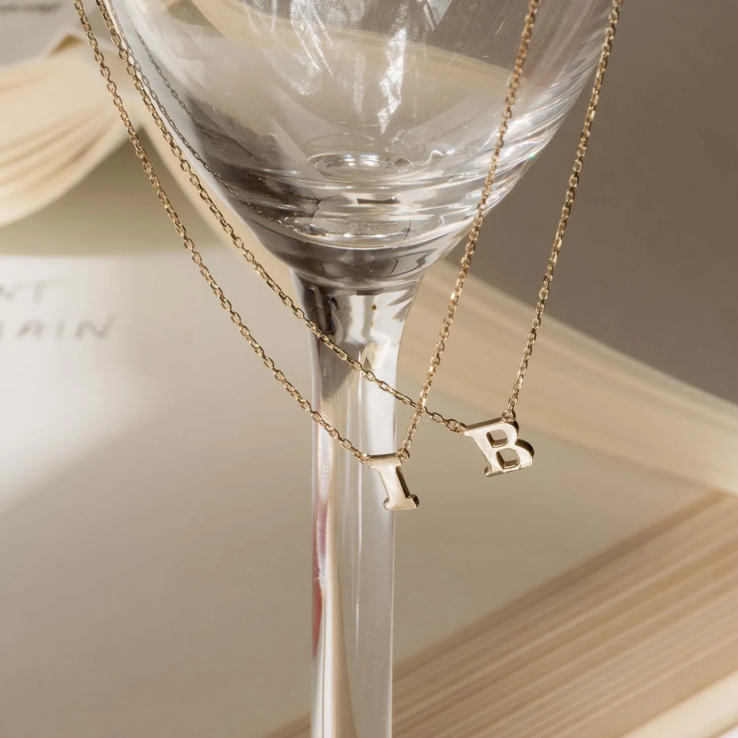 Le Marais Chloé 14 karaat gouden initial ketting met letter