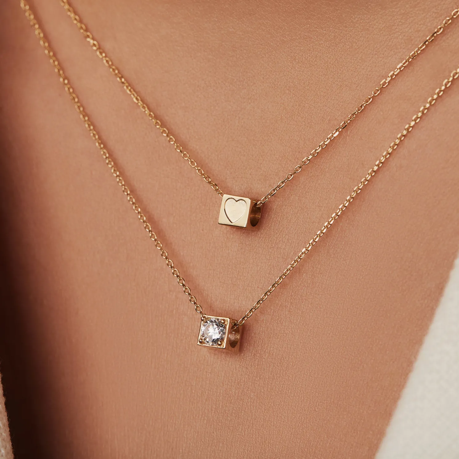 Le Marais Felie 14 karaat gouden kubus bedel met hartje