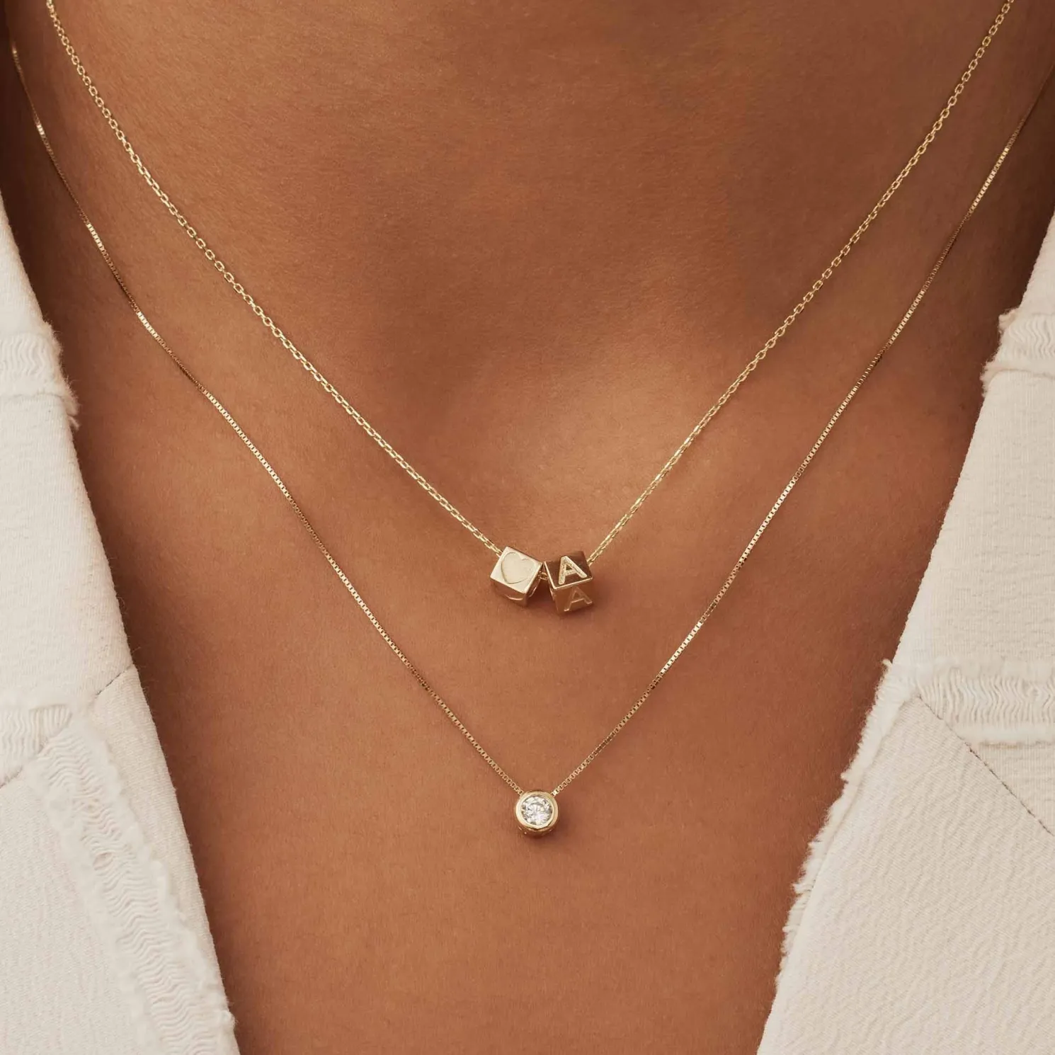 Le Marais Felie 14 karaat gouden kubus initial bedel met letter