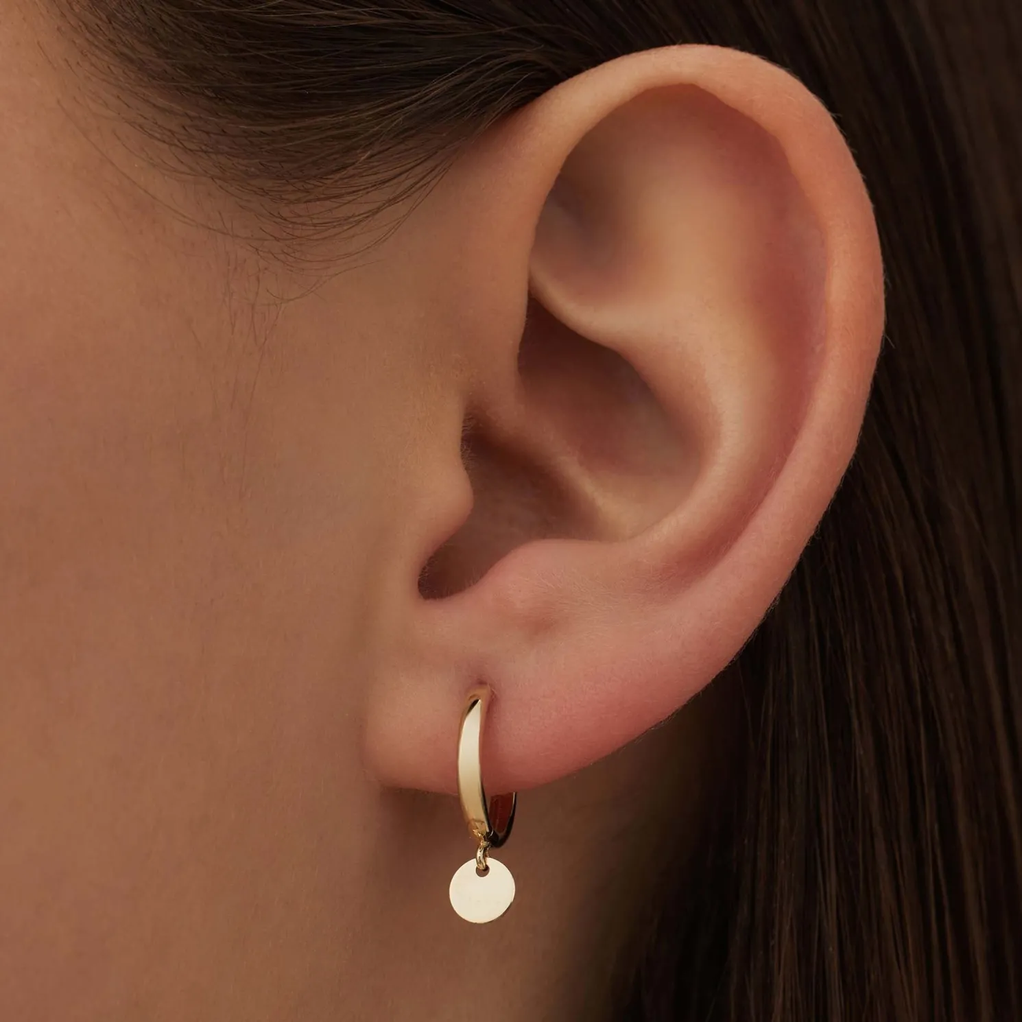 Le Marais Jeanne 14 karaat gouden creolen met muntje