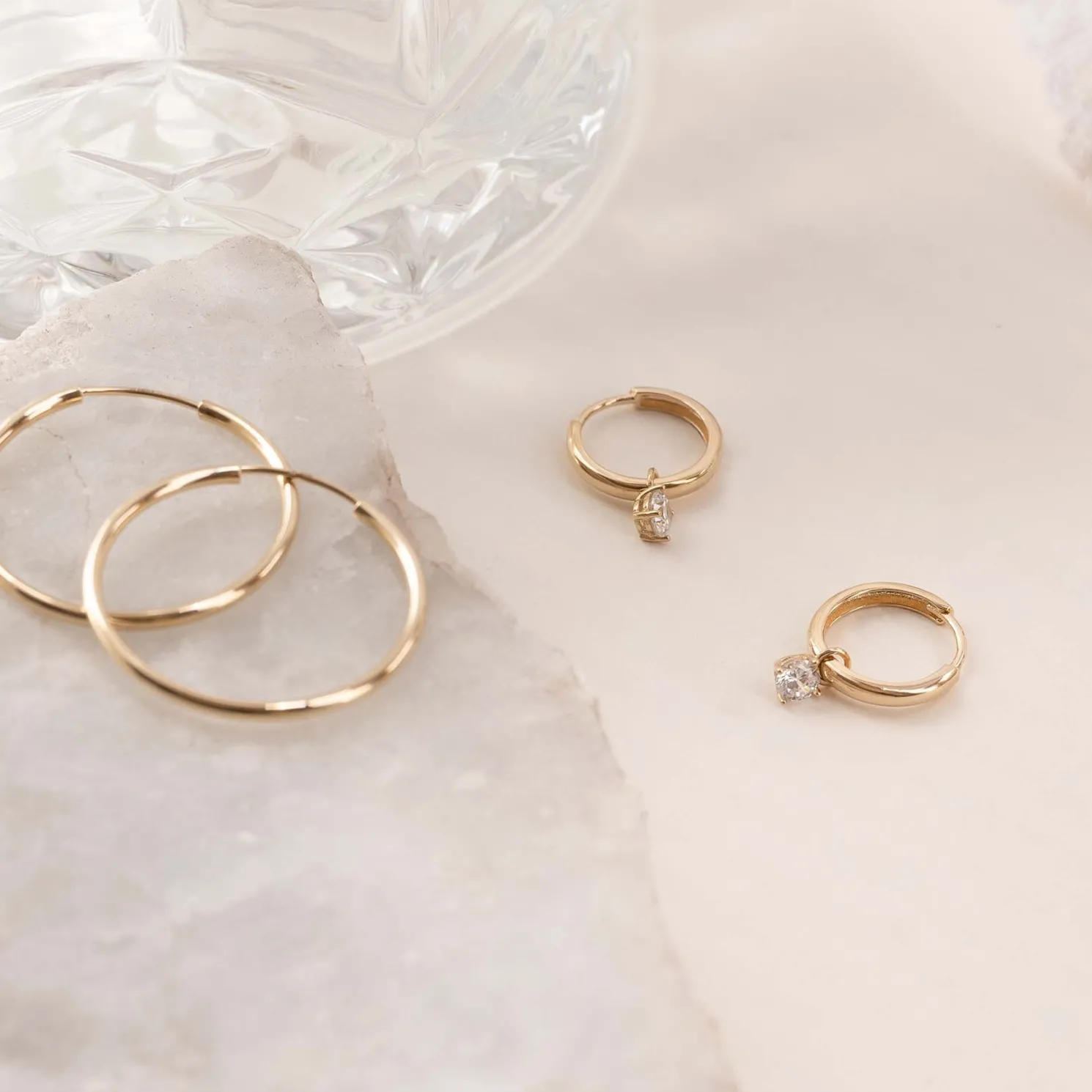 Le Marais Ophélie 14 karaat gouden creolen met zirkonia steentje