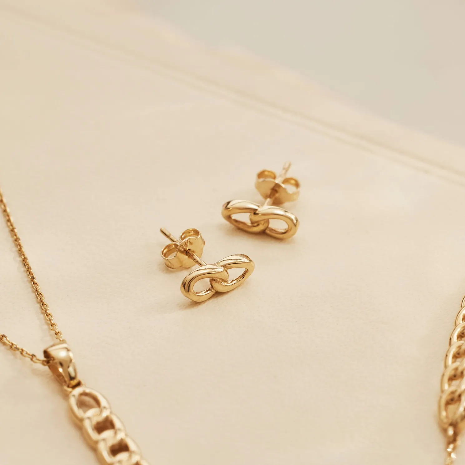 Le Marais Règine 14 karaat gouden oorknoppen met schakels