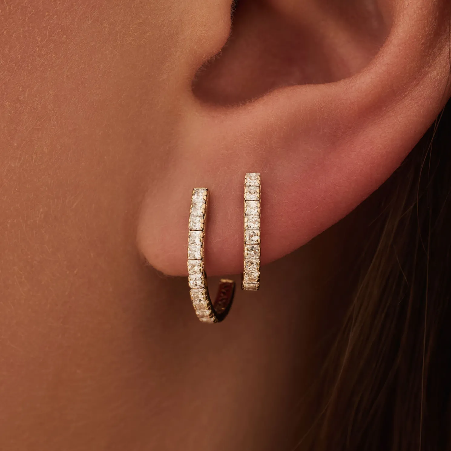 Rivoli Alizée 14 karaat gouden halve creolen met zirkonia steen