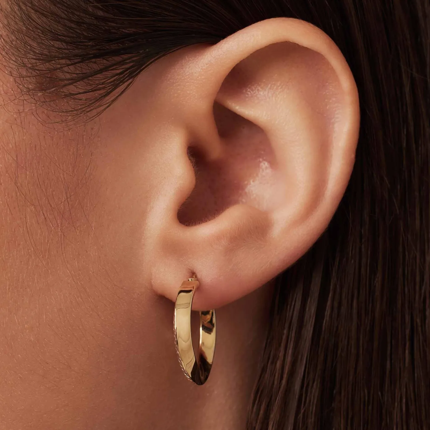 Rivoli Laura 14 karaat gouden creolen met diamond cut (15.5 mm)