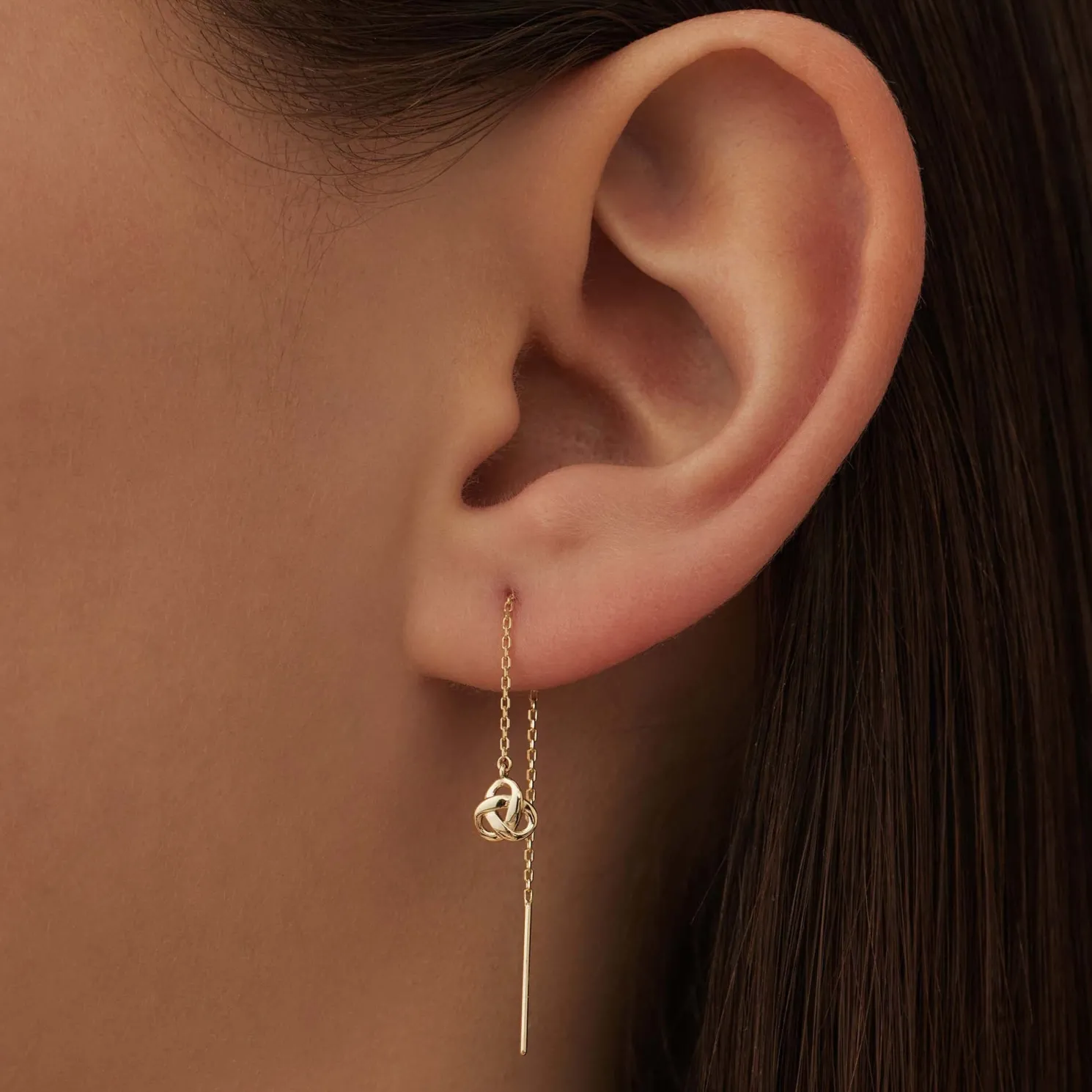 Rivoli Méline 14 karaat gouden doortrek oorbellen met knoopje