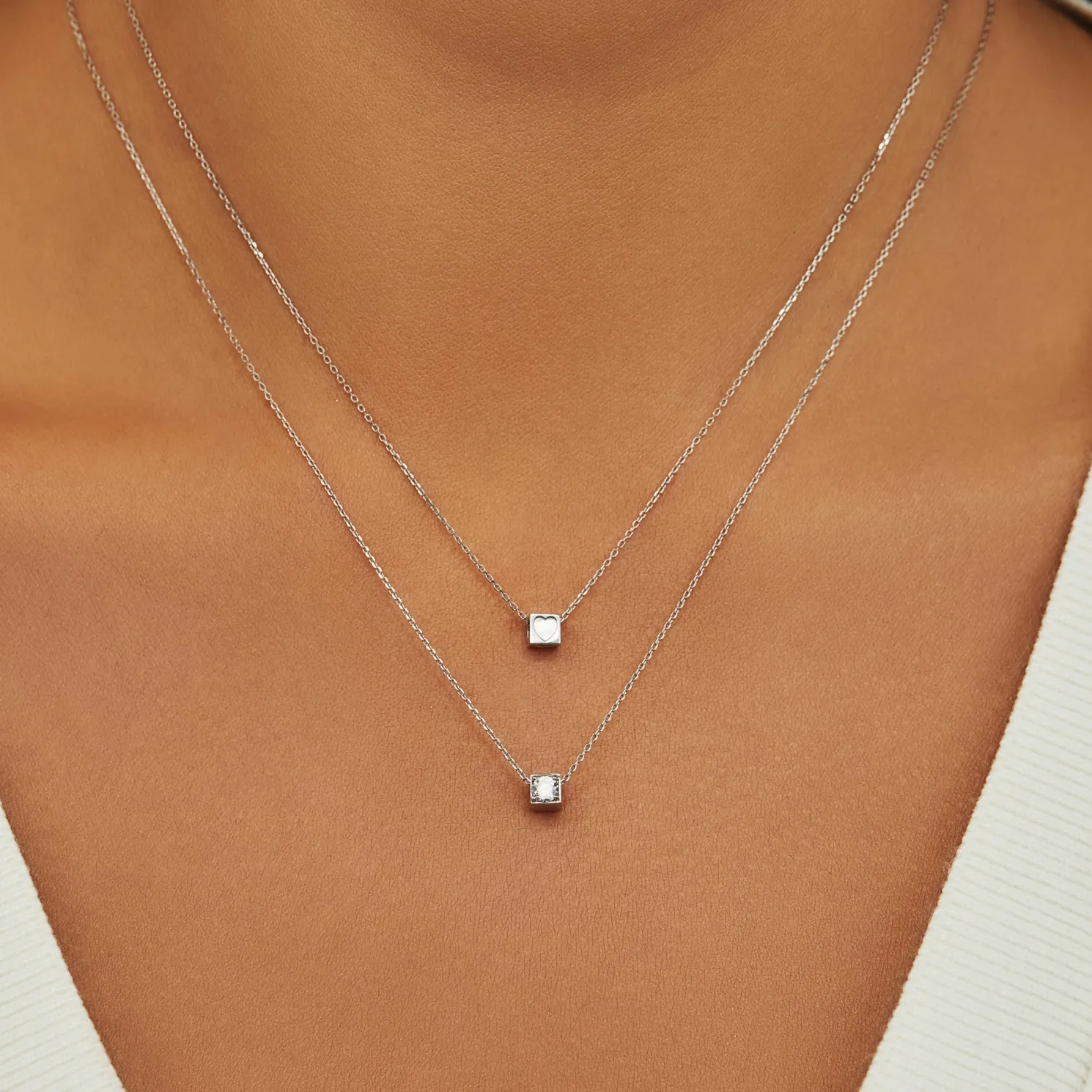 Saint Germain Felie 14 karaat witgouden kubus bedel met zirkonia steentje